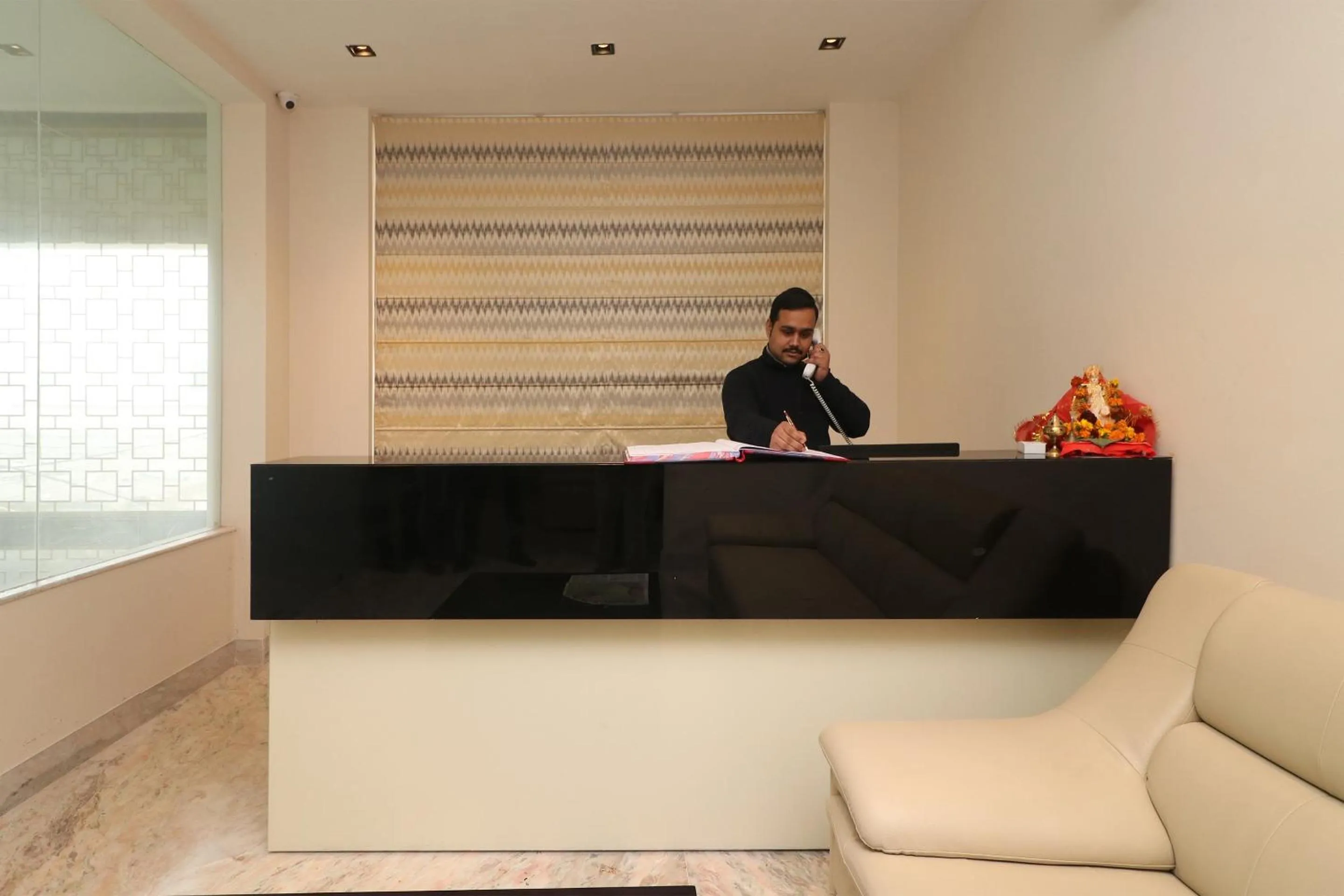 Lobby or reception in Hotel O Brent wood