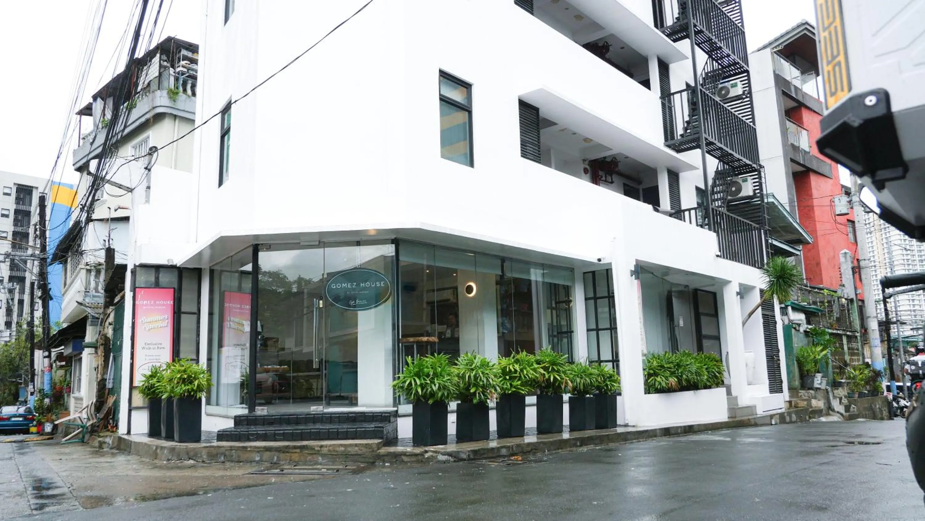 Property building in Gomez House