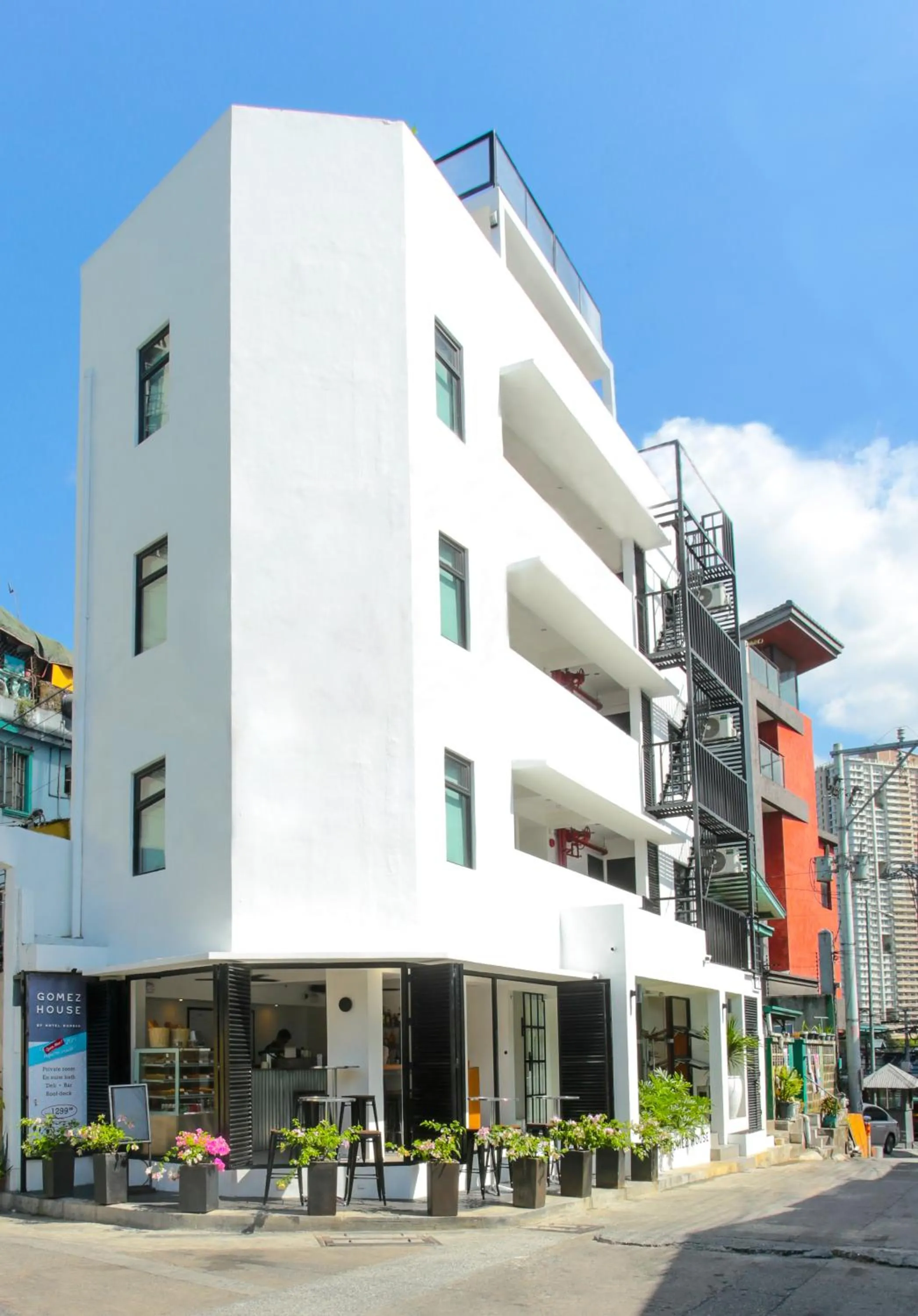 Facade/entrance in Gomez House