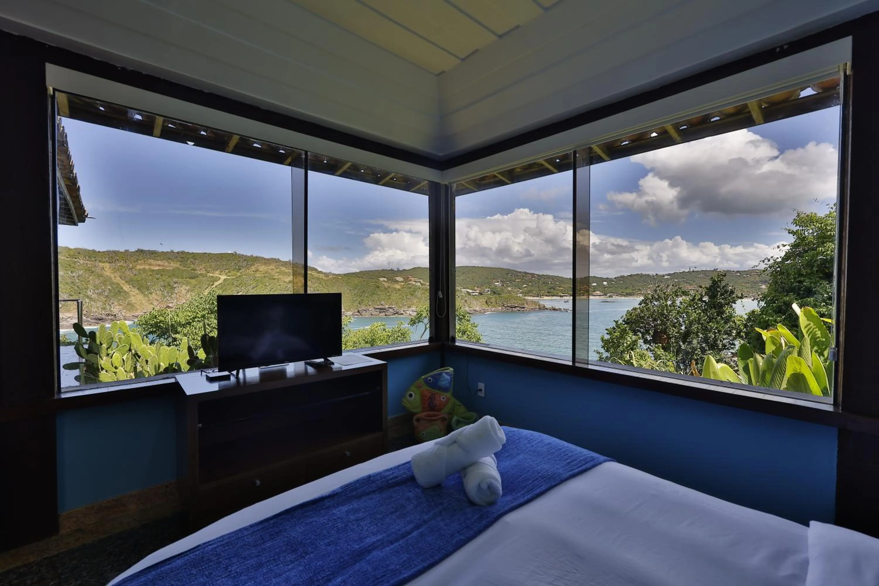 View (from property/room), Bed in Cliffside Luxury Inn