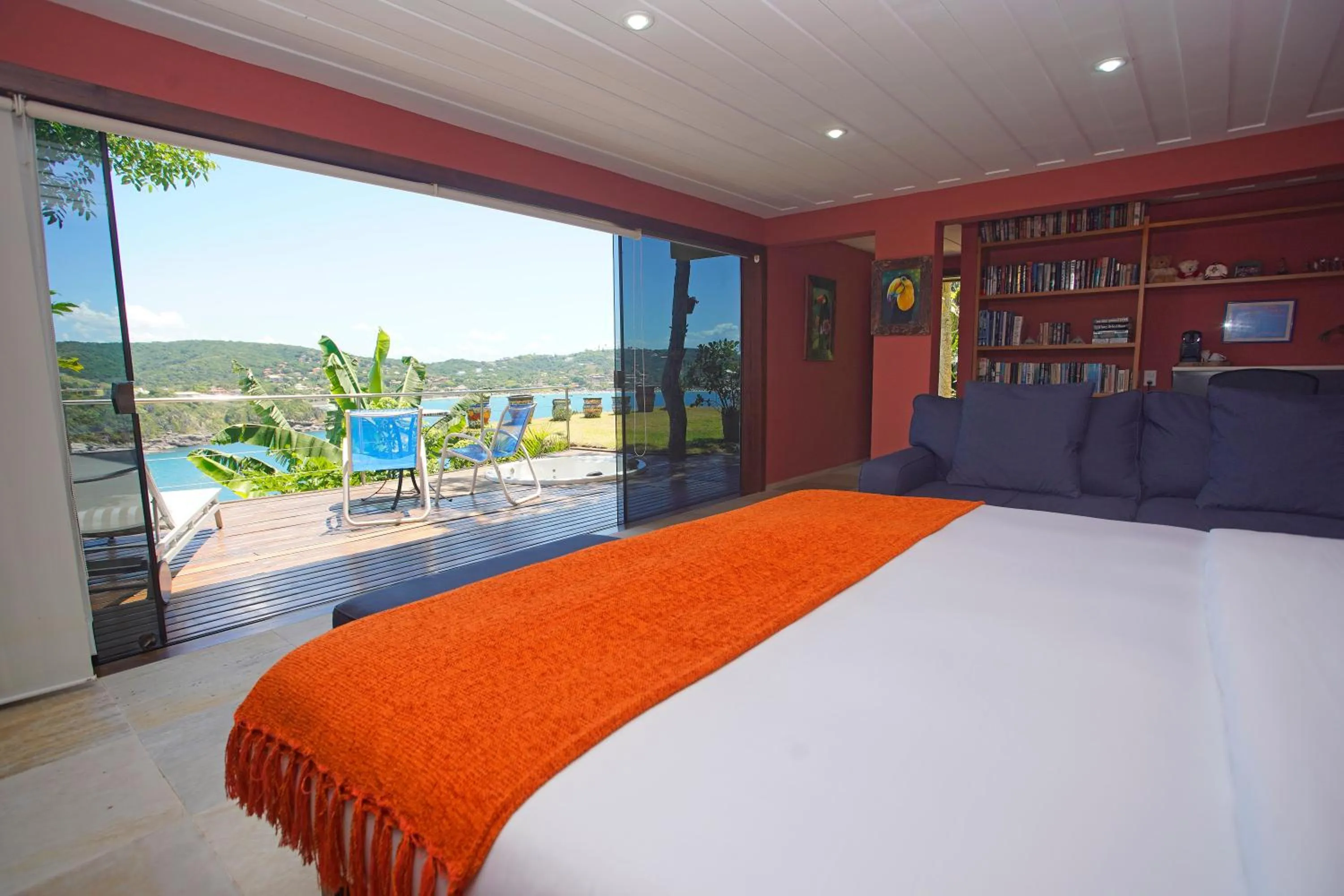 Bed in Cliffside Luxury Inn