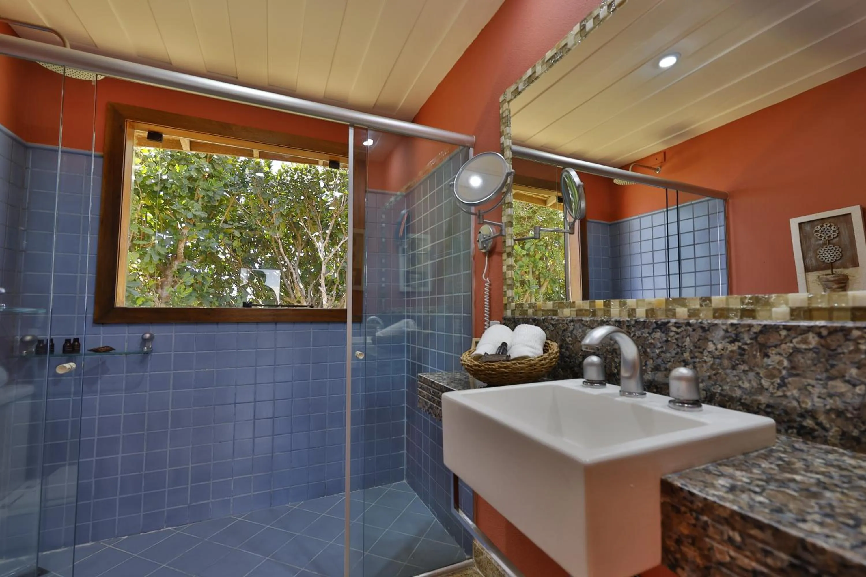 Shower in Cliffside Luxury Inn