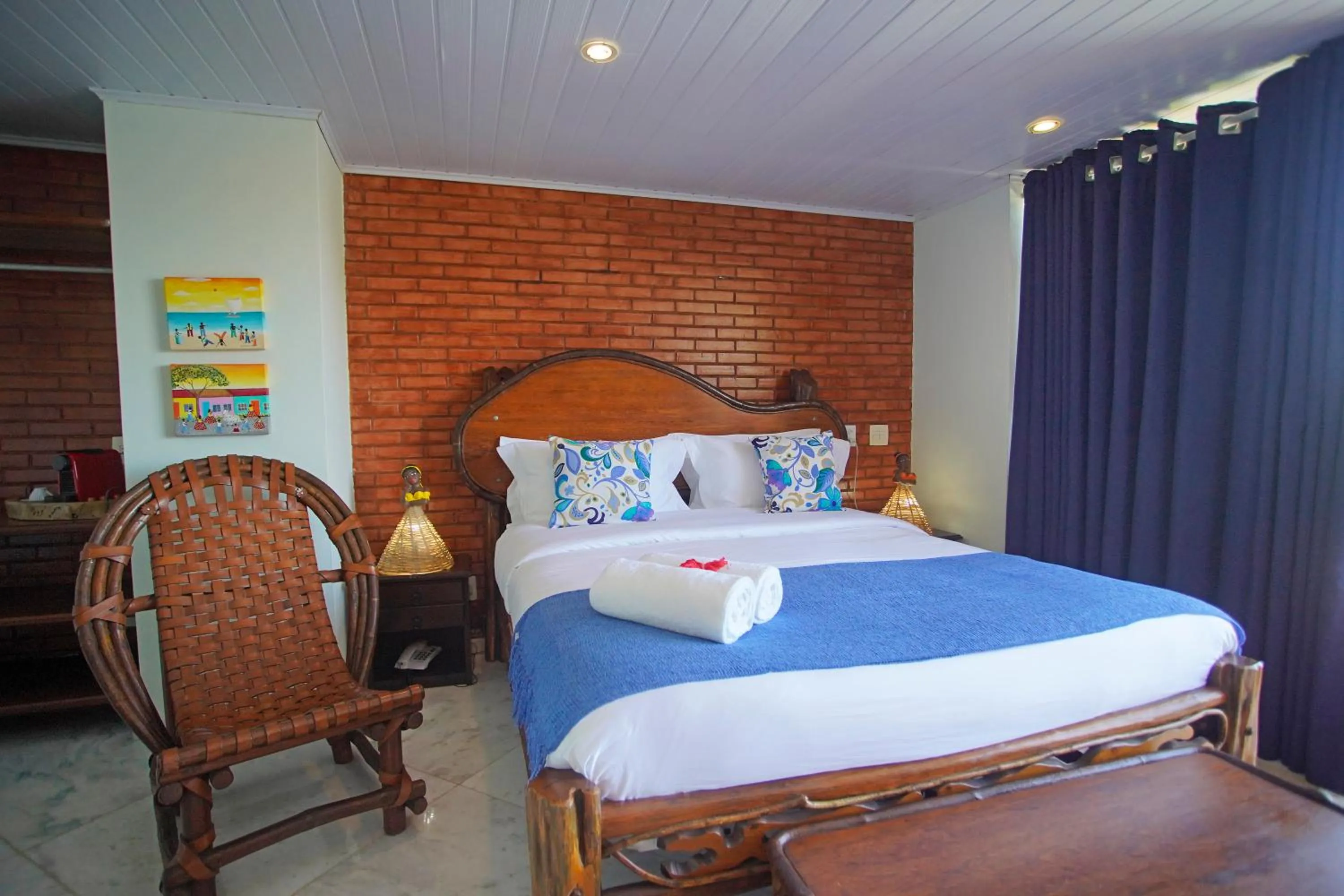 Bed in Cliffside Luxury Inn