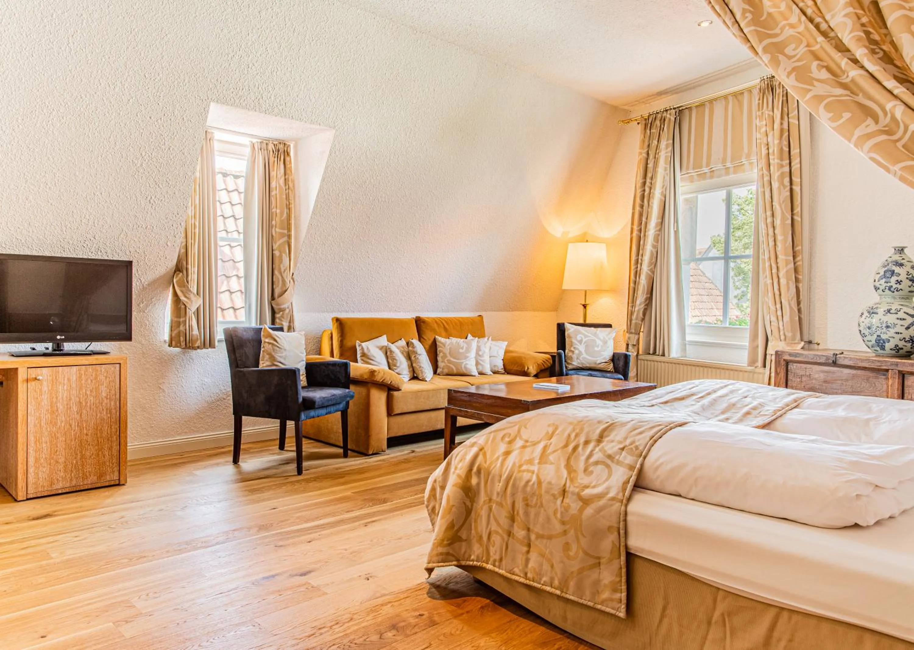 Bedroom, Bed in Romantik Hotel Walhalla