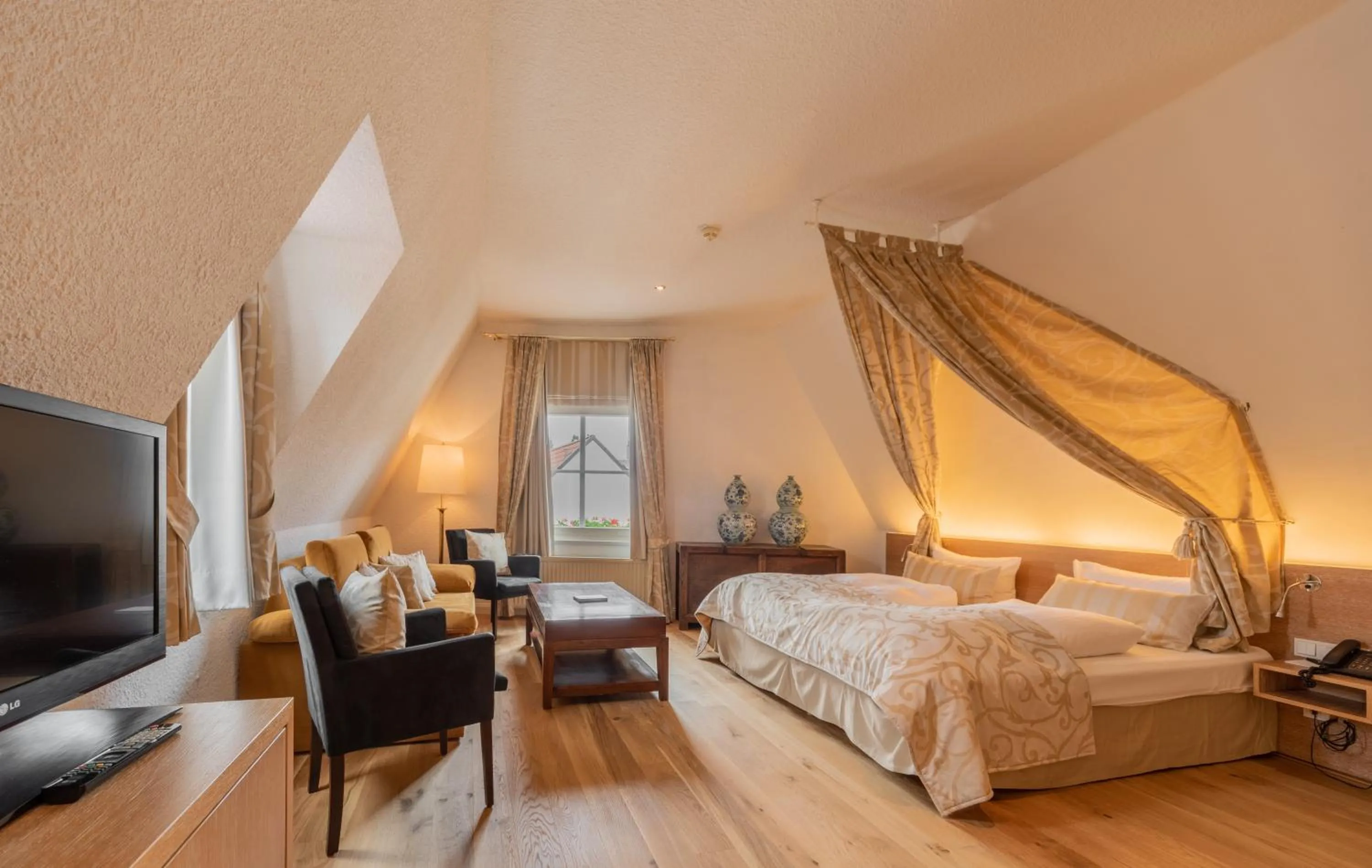 Bed in Romantik Hotel Walhalla