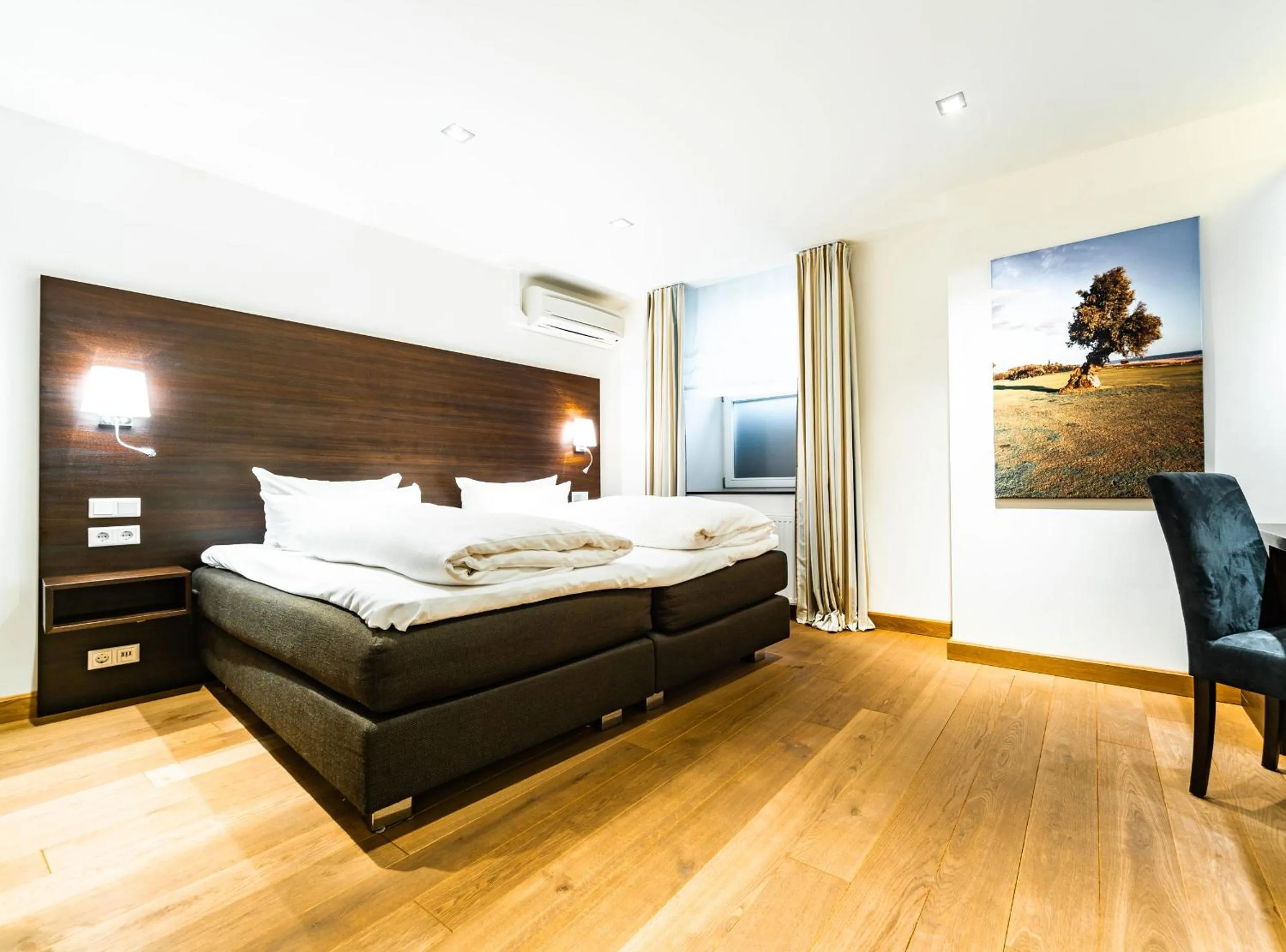 Photo of the whole room, Bed in Romantik Hotel Walhalla