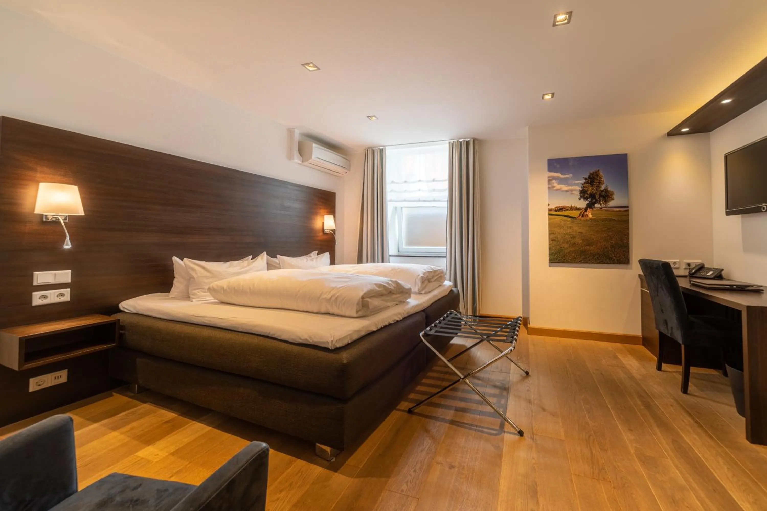 Photo of the whole room, Bed in Romantik Hotel Walhalla