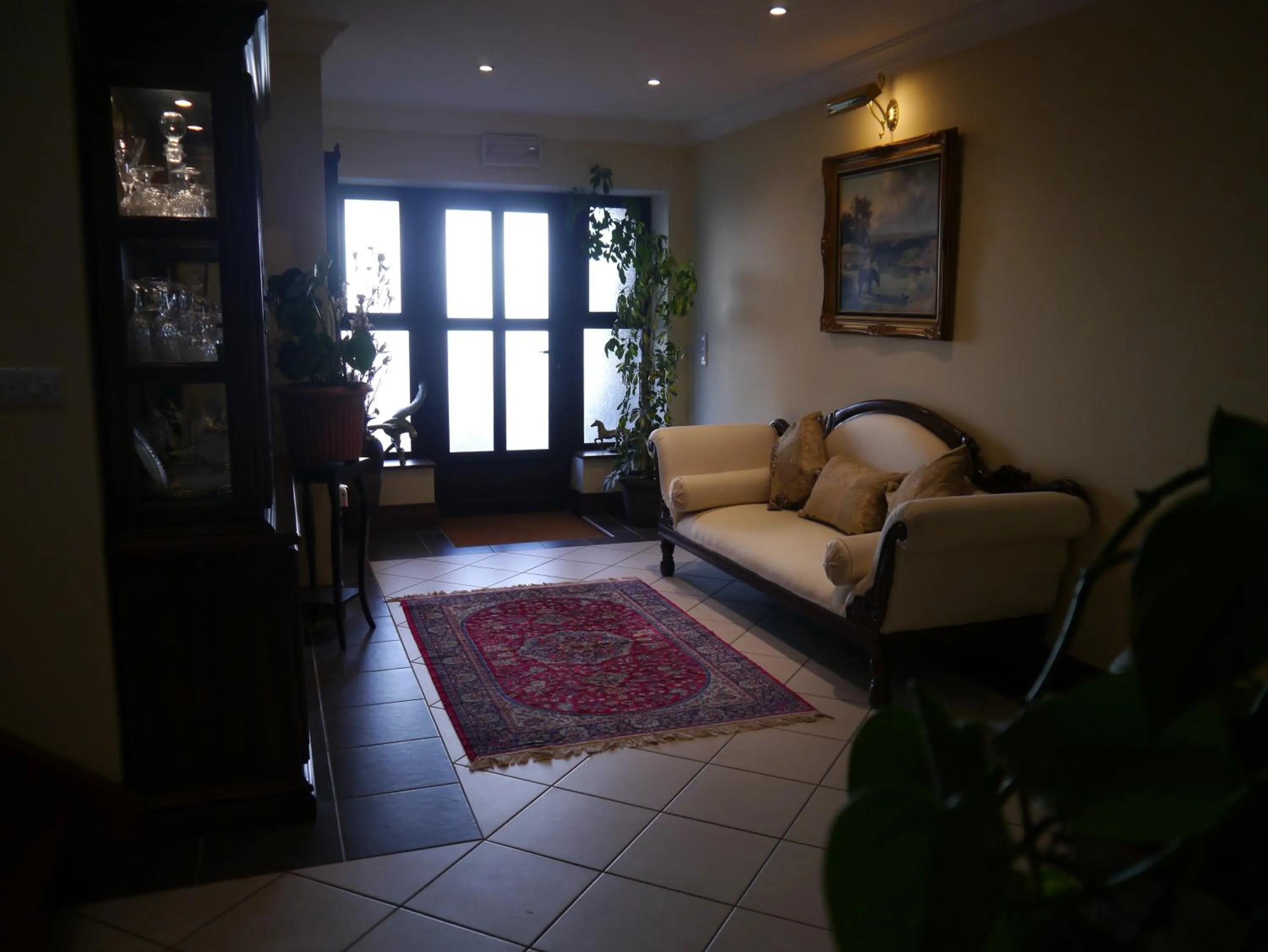 Seating area in Murray's Mountain View