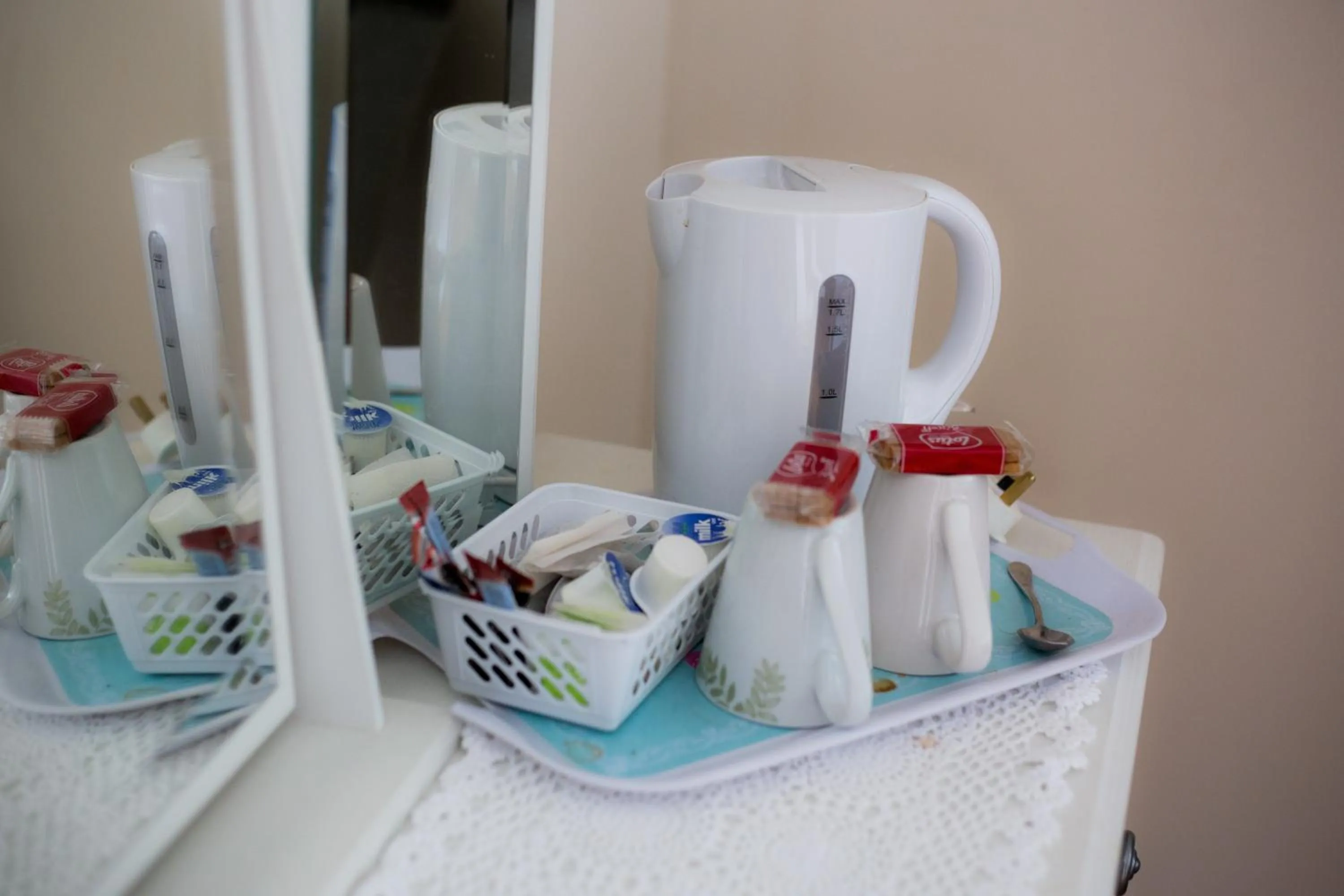Coffee/tea facilities in Murray's Mountain View