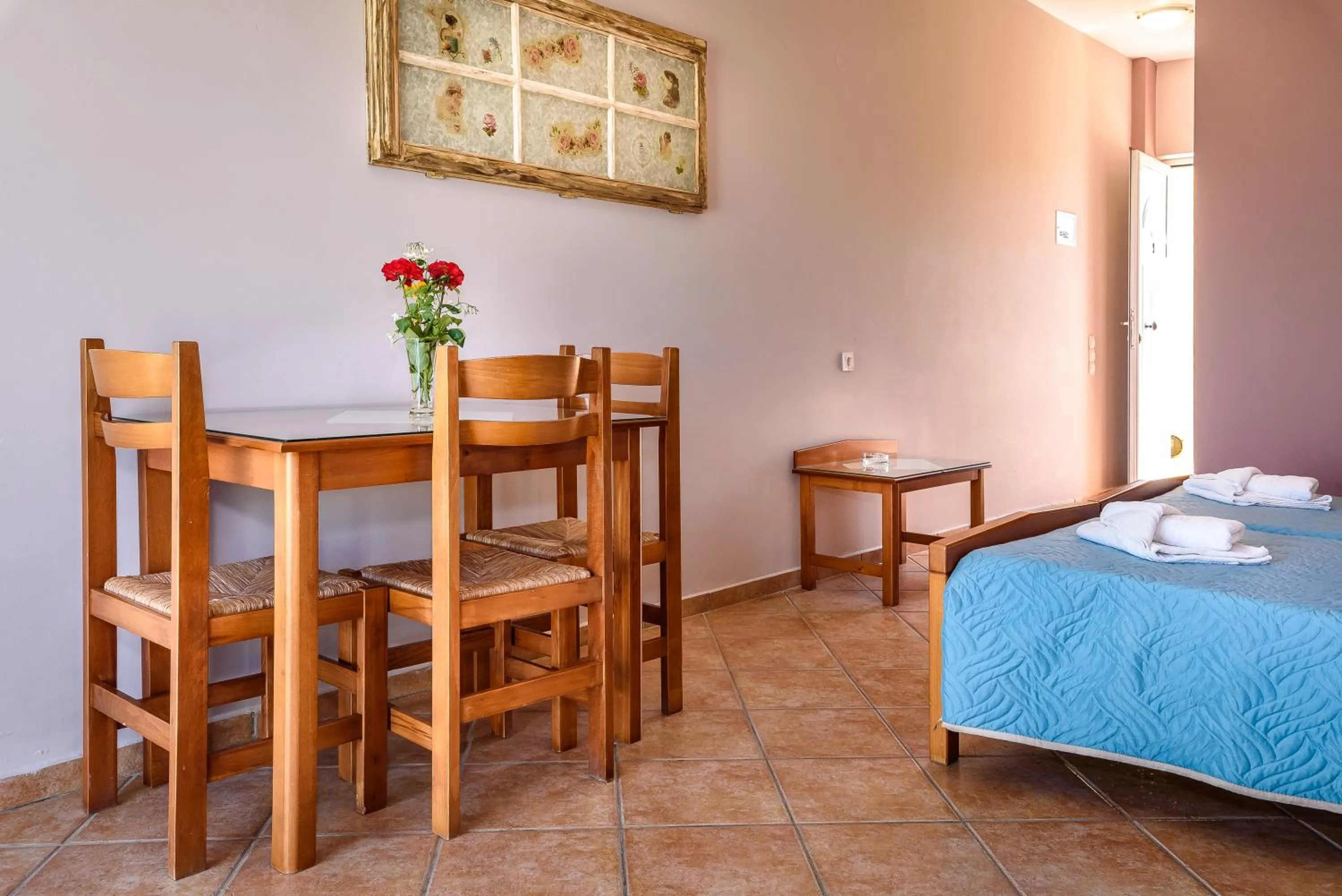 Dining area, Bed in Irinoula Dreams