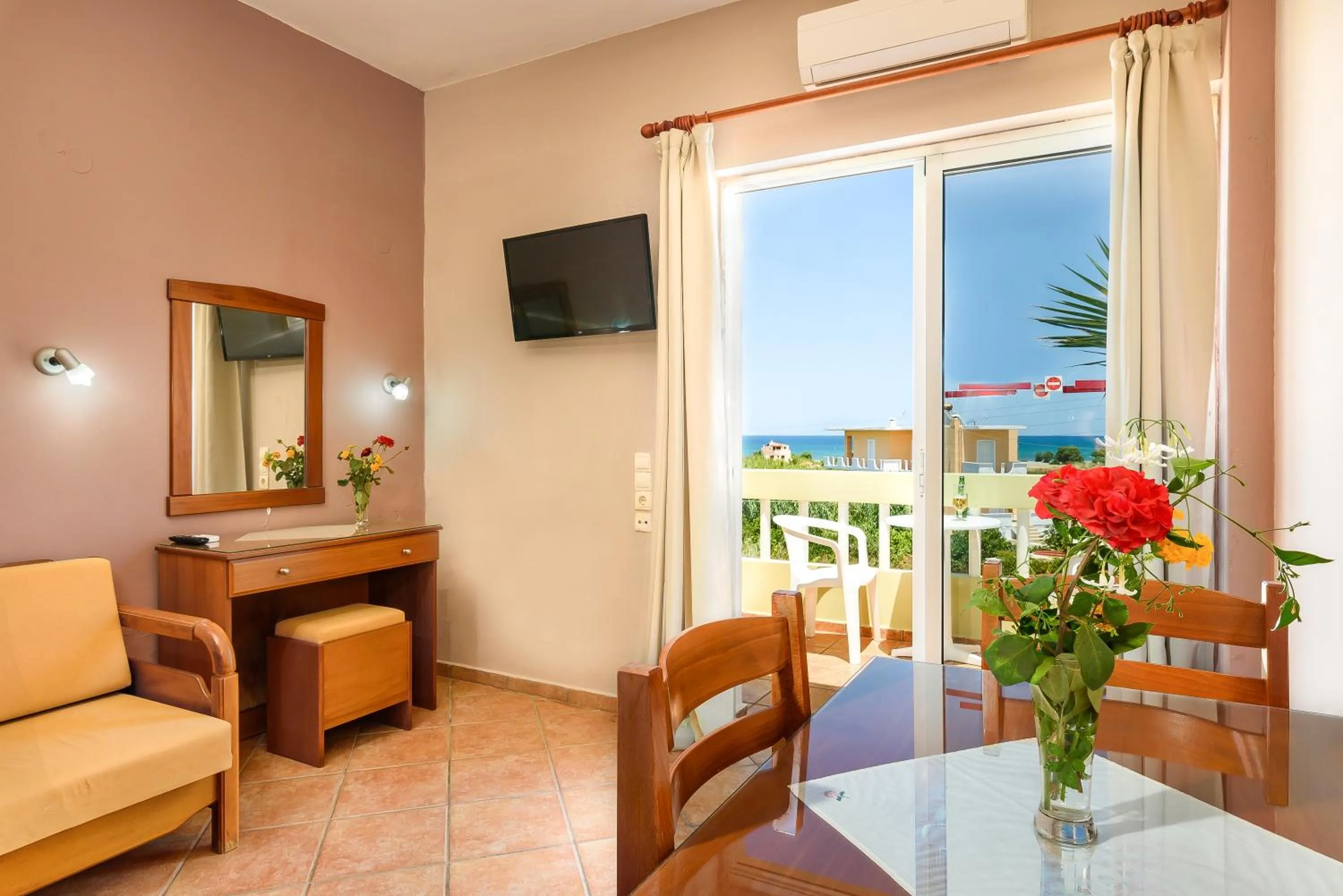 Photo of the whole room in Irinoula Dreams