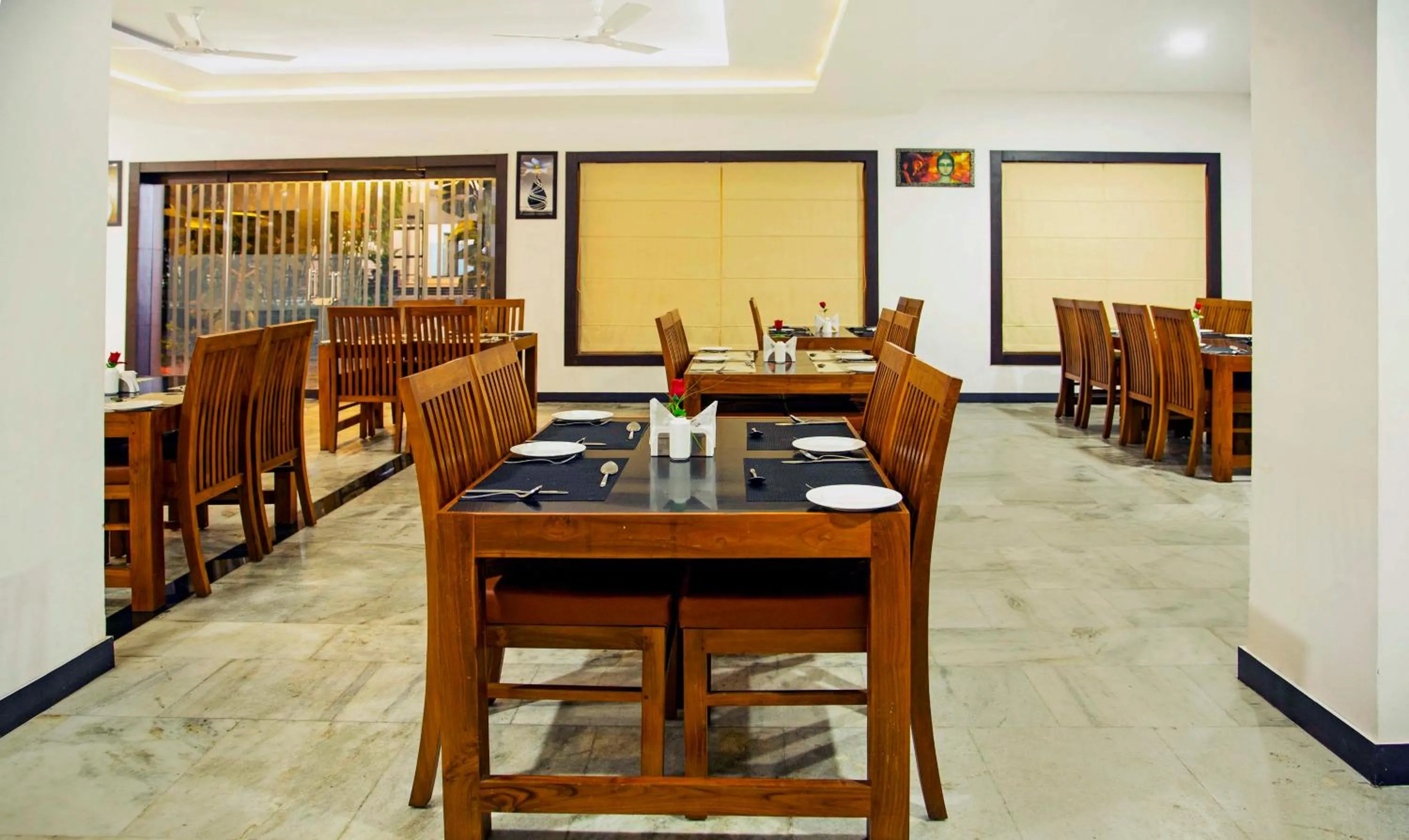Restaurant/places to eat in Treebo Kumily Gate Thekkady