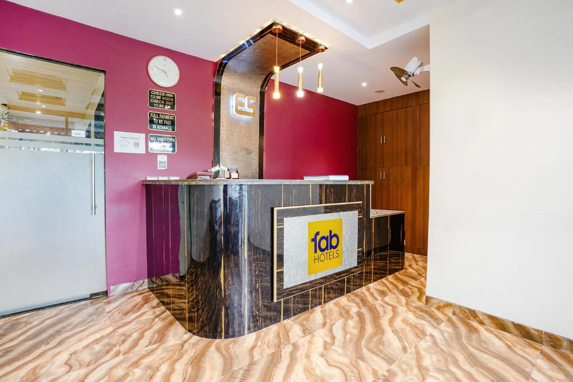 Lobby or reception in FabExpress Embassy Suites - Nr BKC