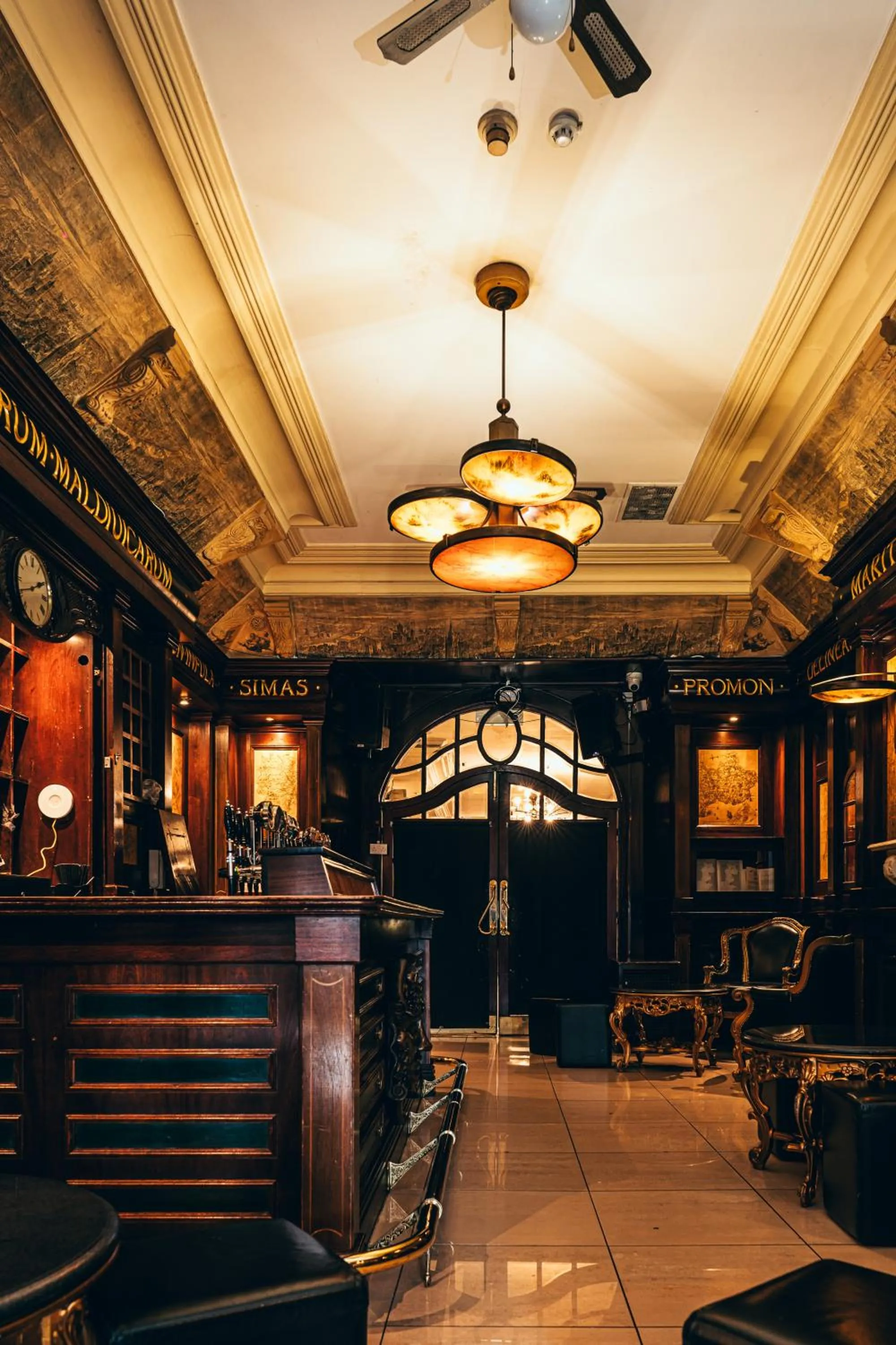 Nightclub / DJ in Russell Court Hotel