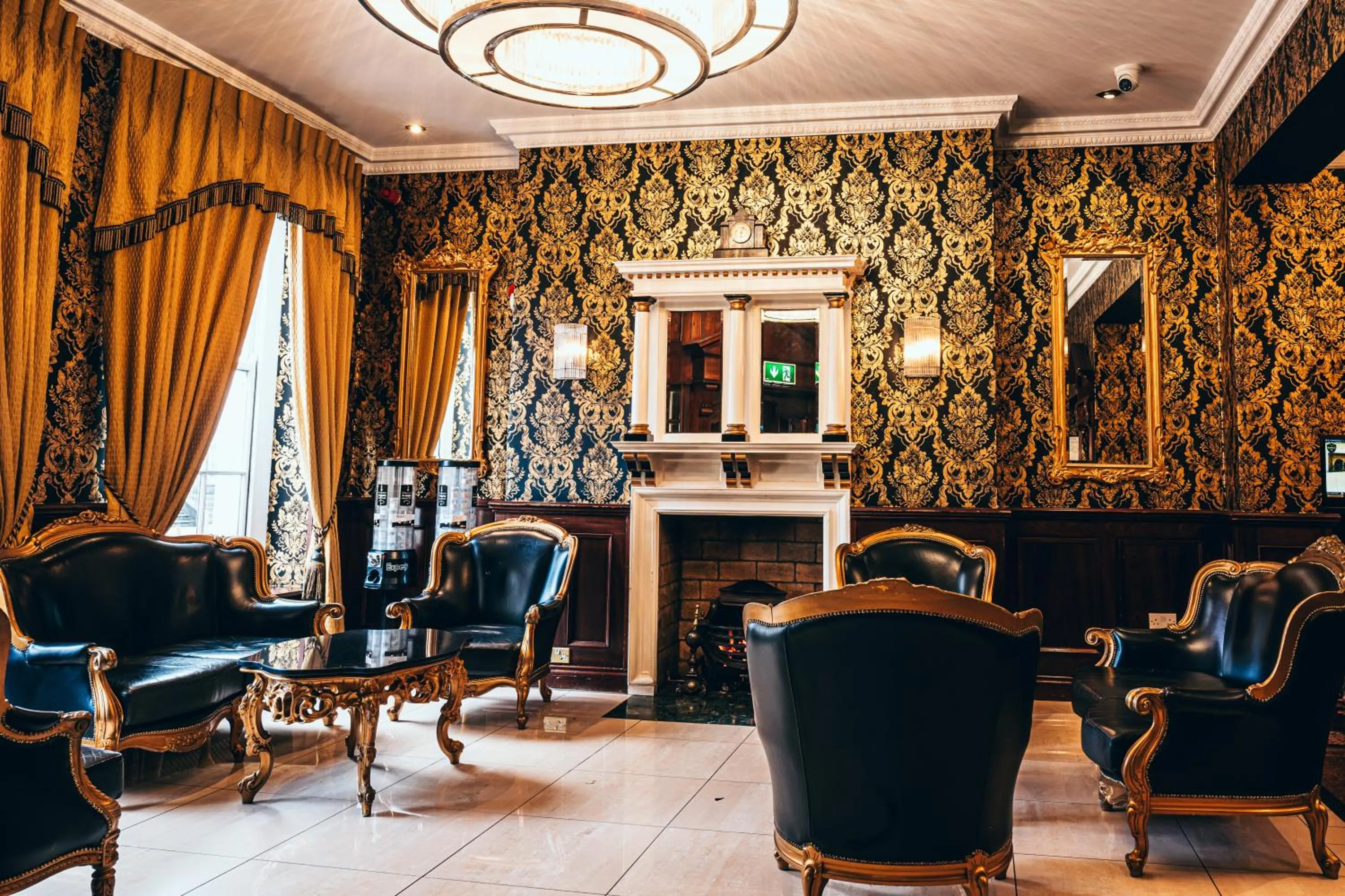 Facade/entrance in Russell Court Hotel