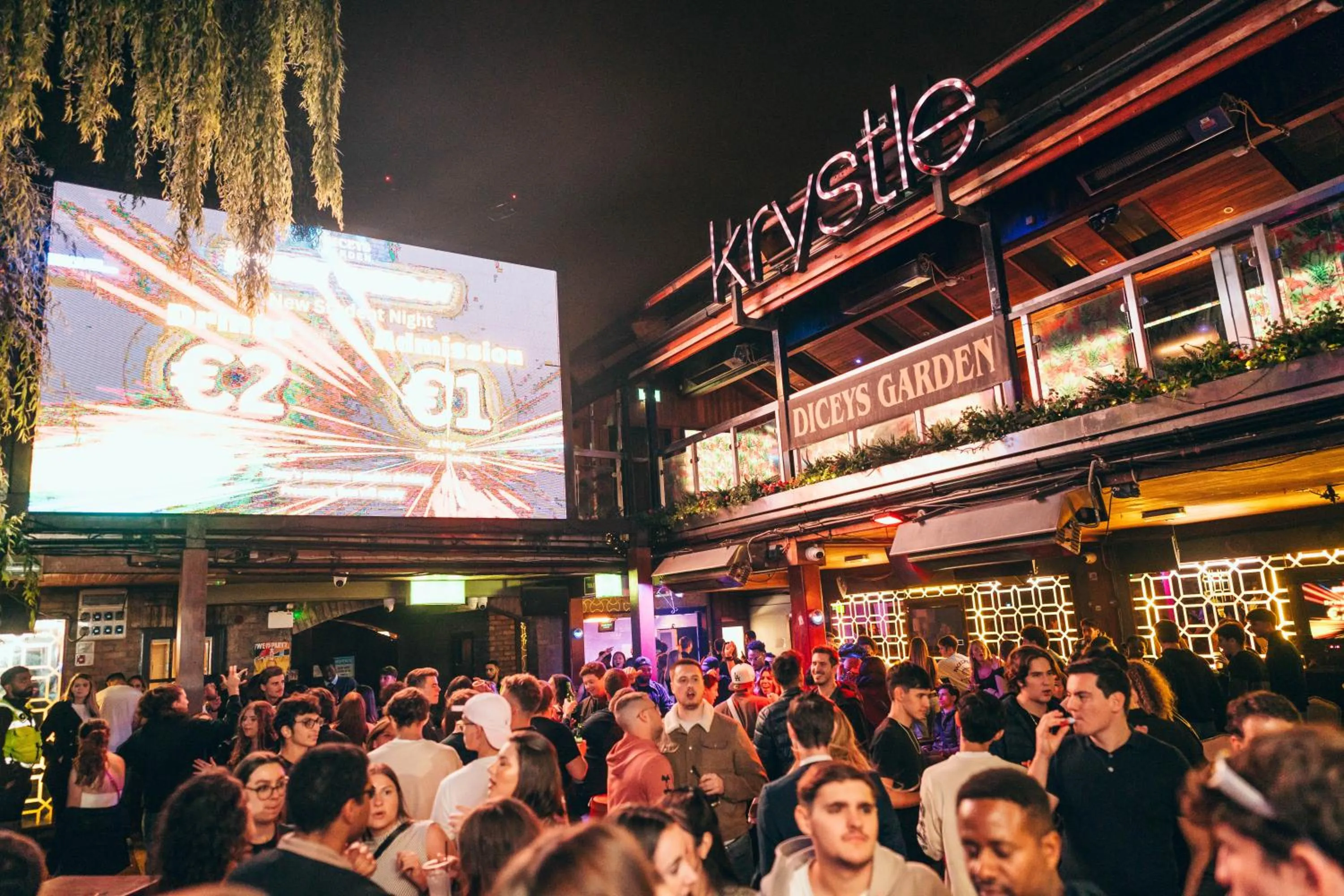 Nightclub / DJ in Russell Court Hotel