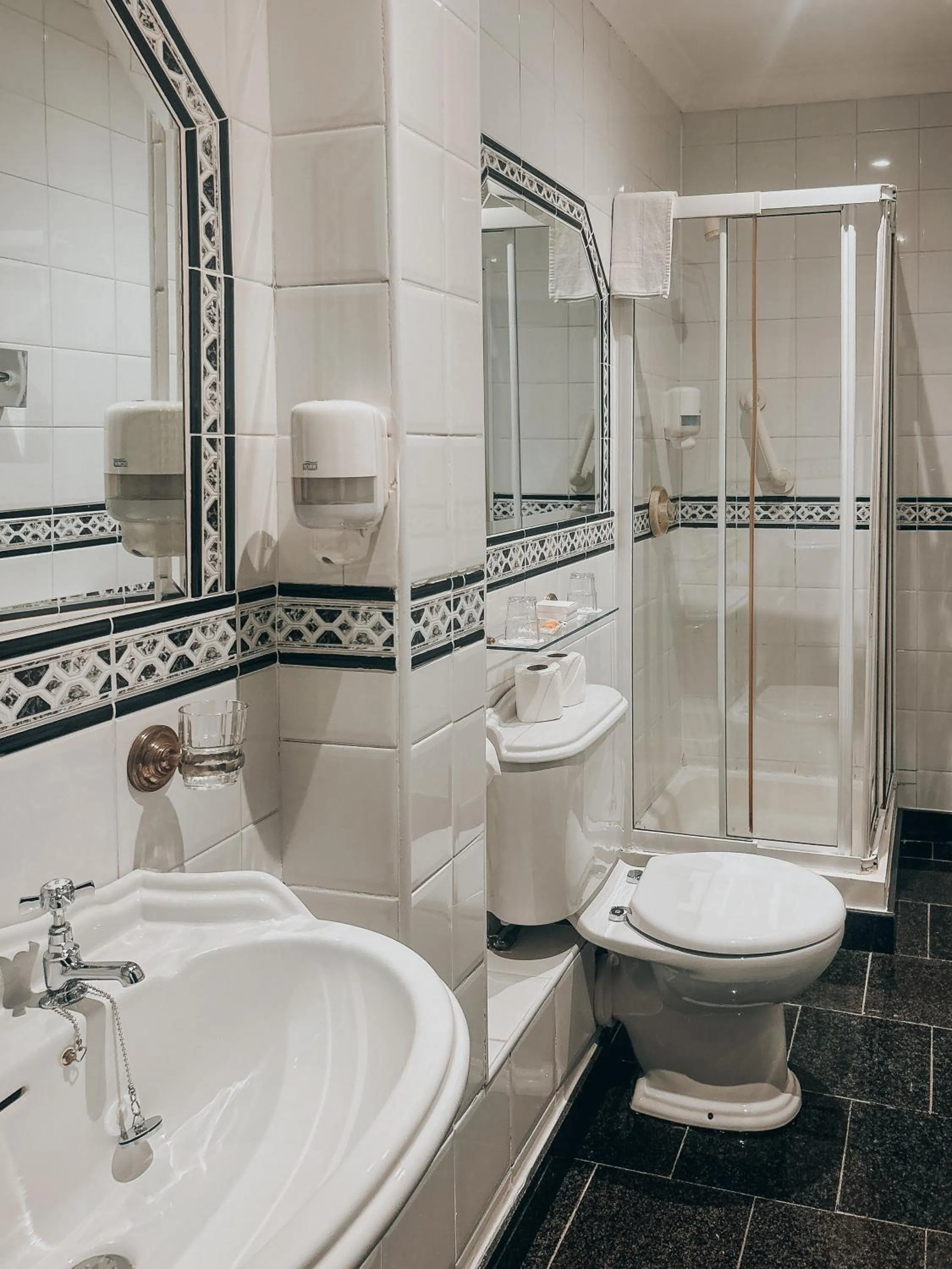 Shower in Russell Court Hotel