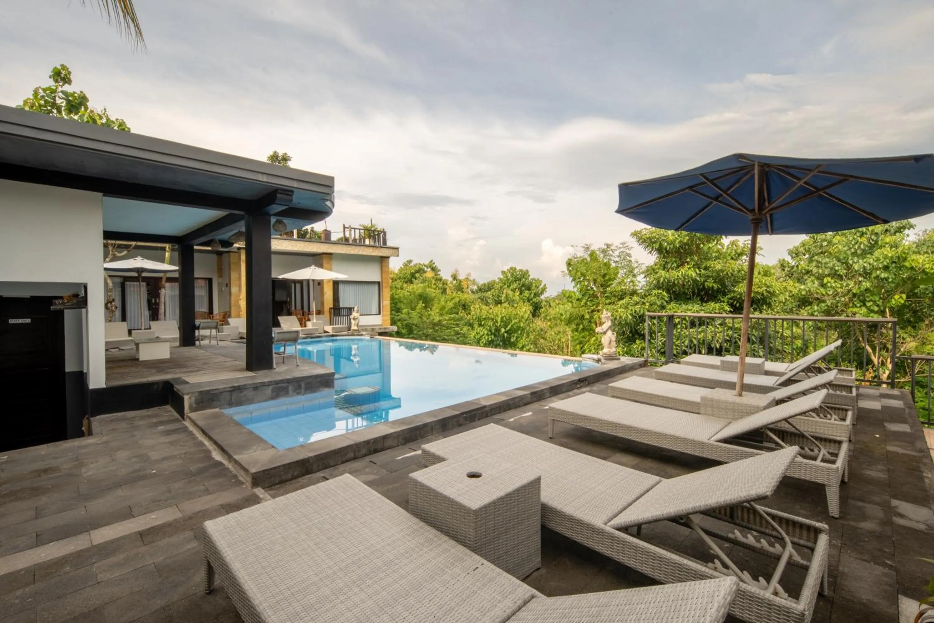 Swimming pool in Abasan Hill Hotel and Spa