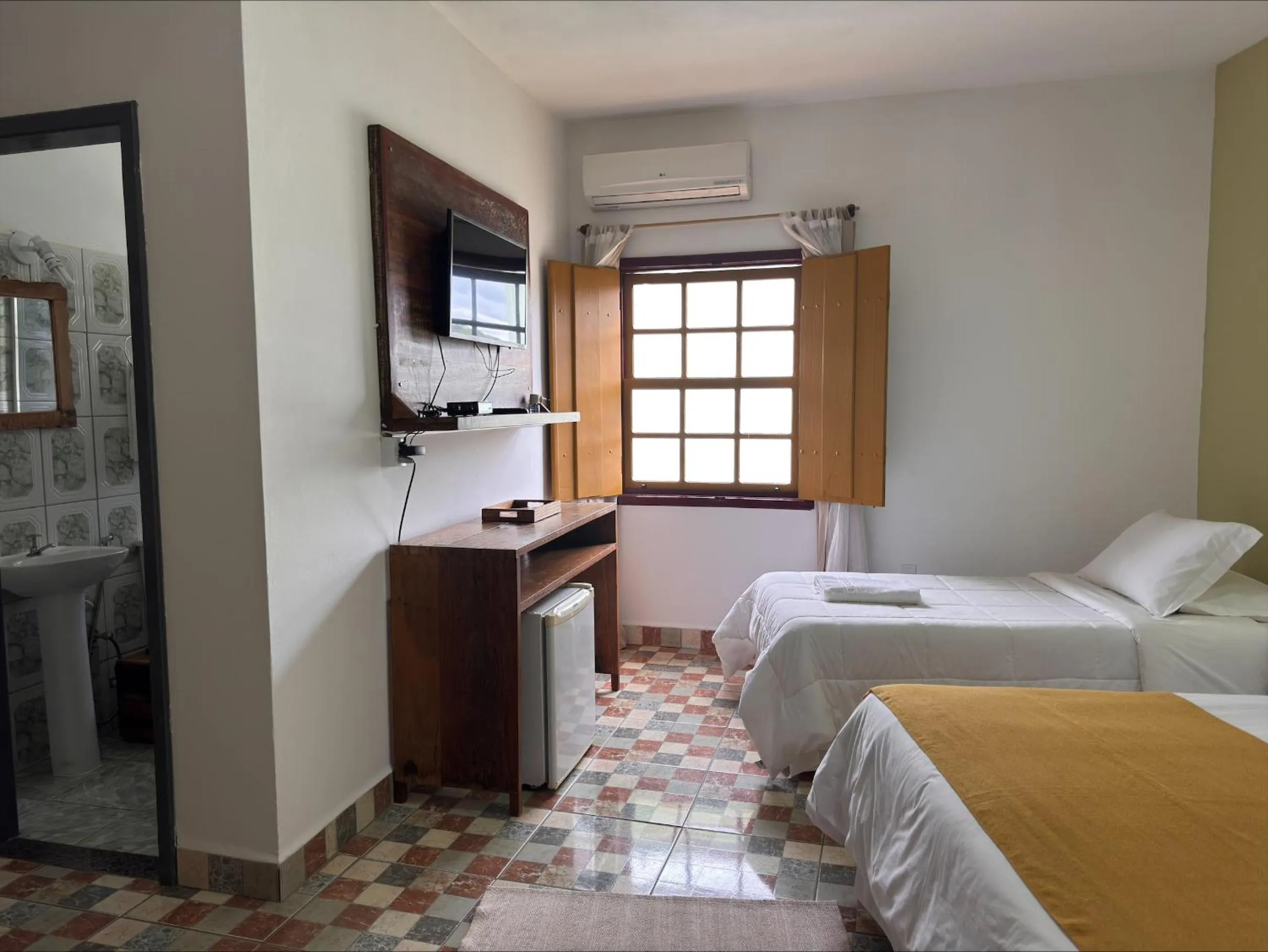 air conditioner, Bed in Pousada Neuza Barbosa