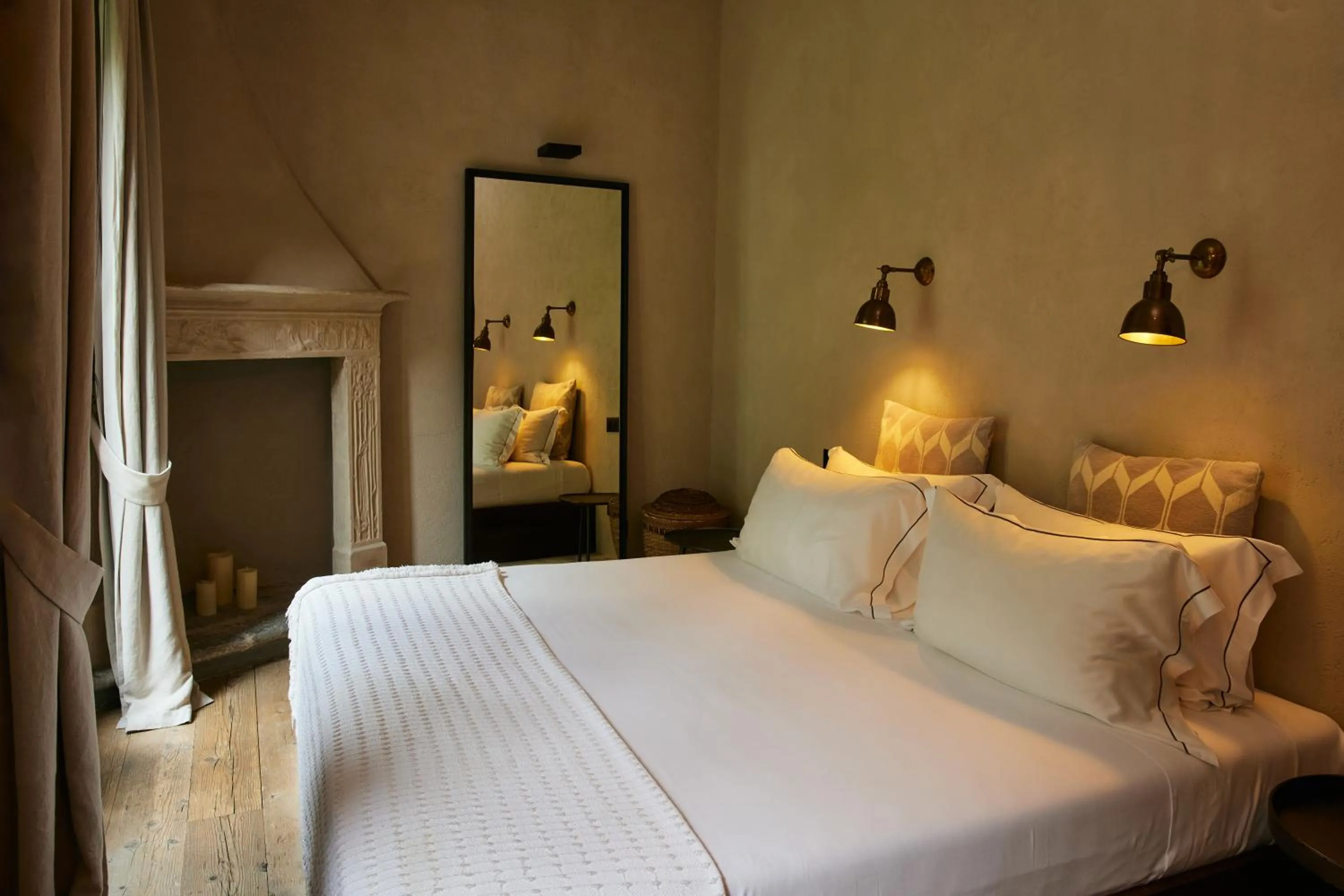 Bedroom, Bed in Relais Castello di Morcote