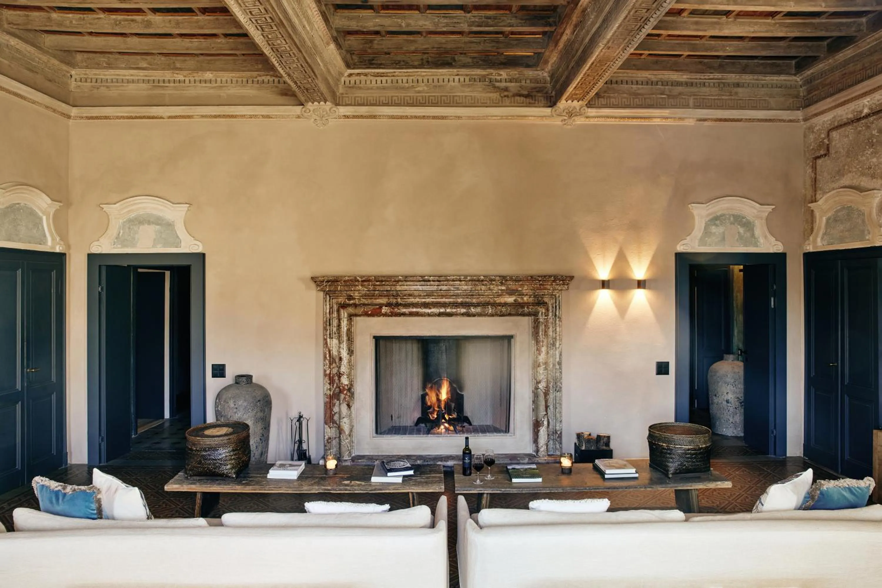 Communal lounge/ TV room in Relais Castello di Morcote