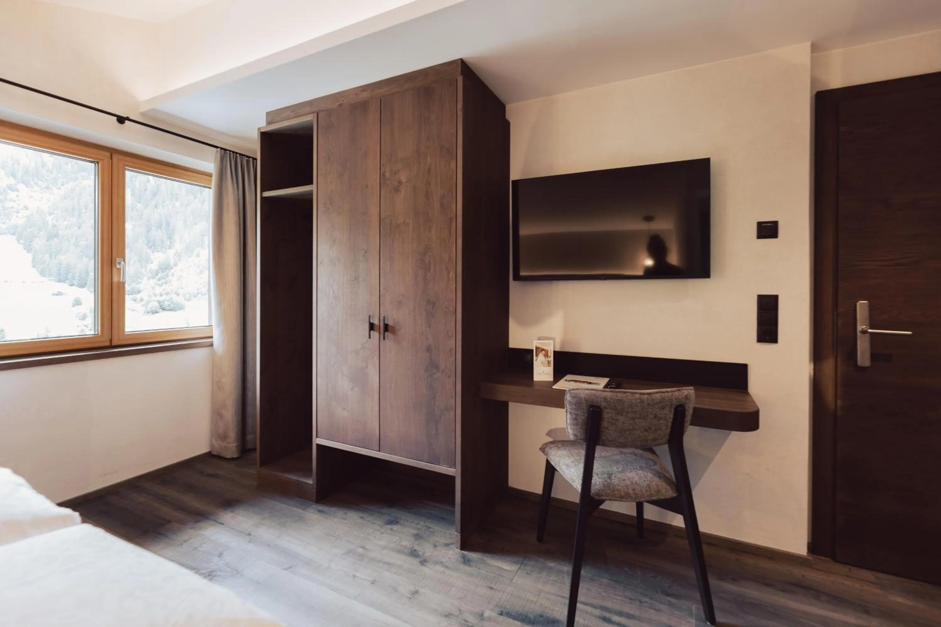 Photo of the whole room, Bed in Hotel Weisseespitze