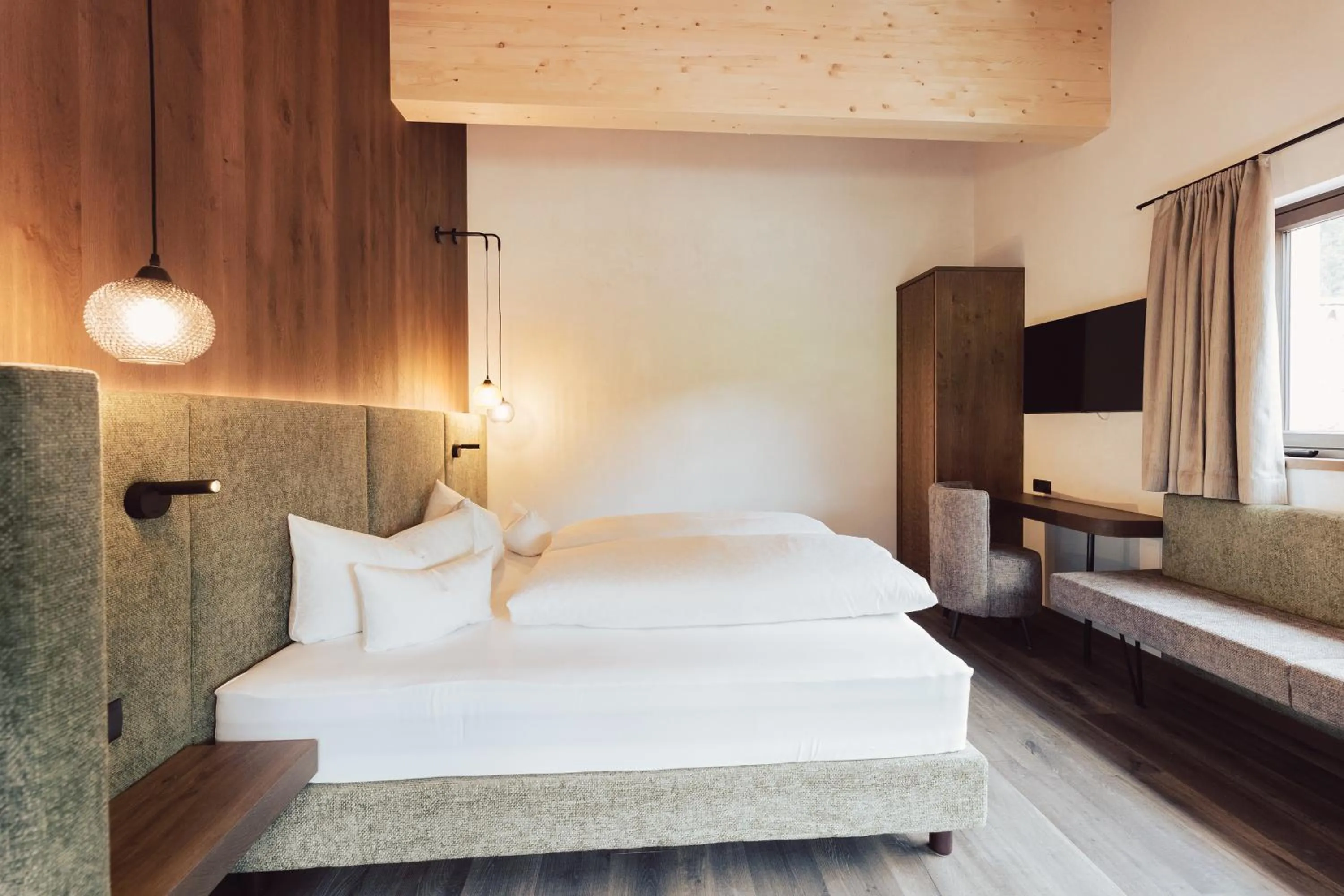 Bedroom, Bed in Hotel Weisseespitze