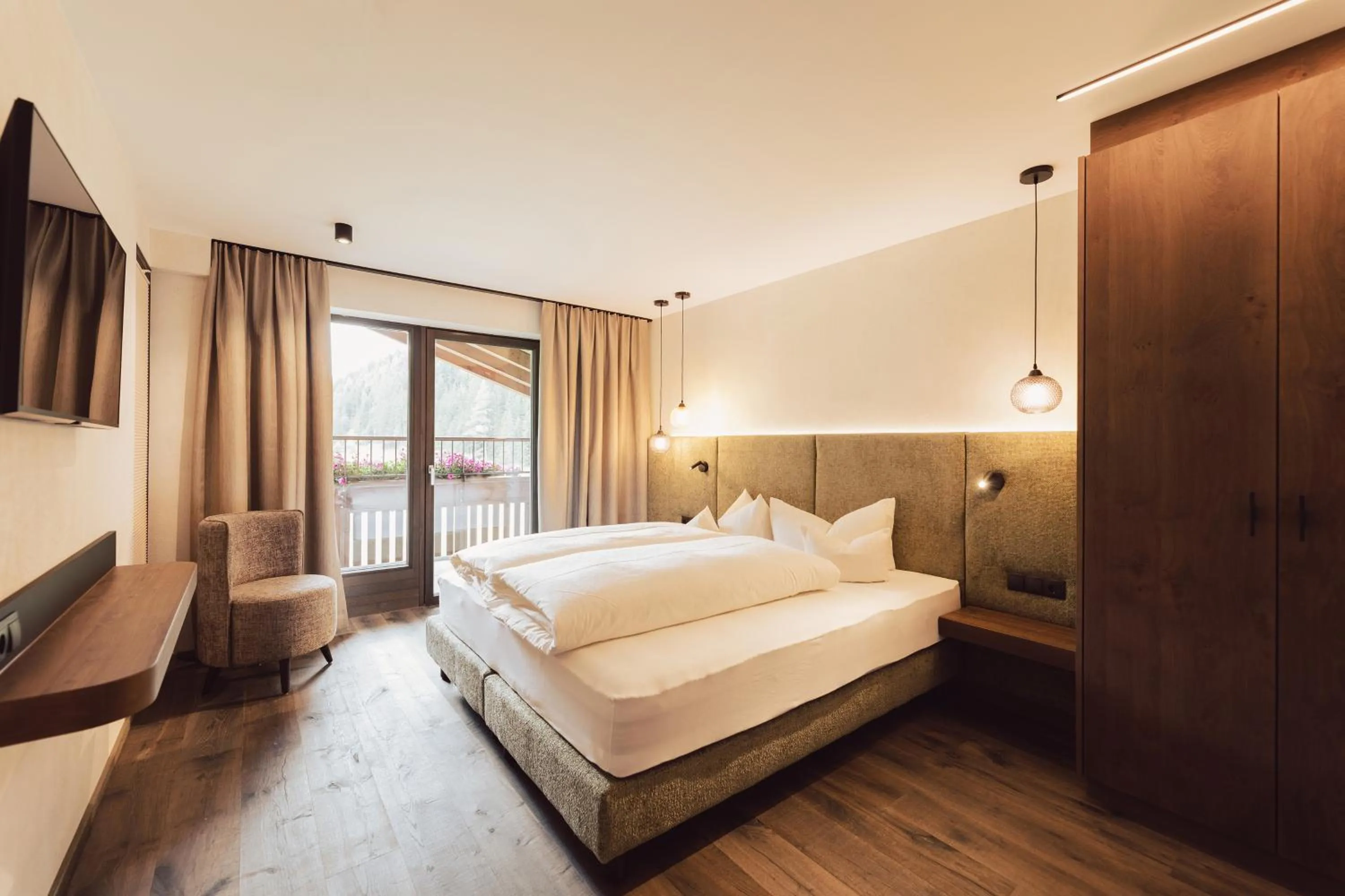 Bedroom, Bed in Hotel Weisseespitze