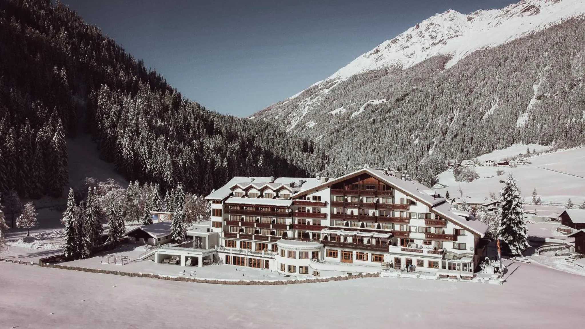 Property building in Hotel Weisseespitze