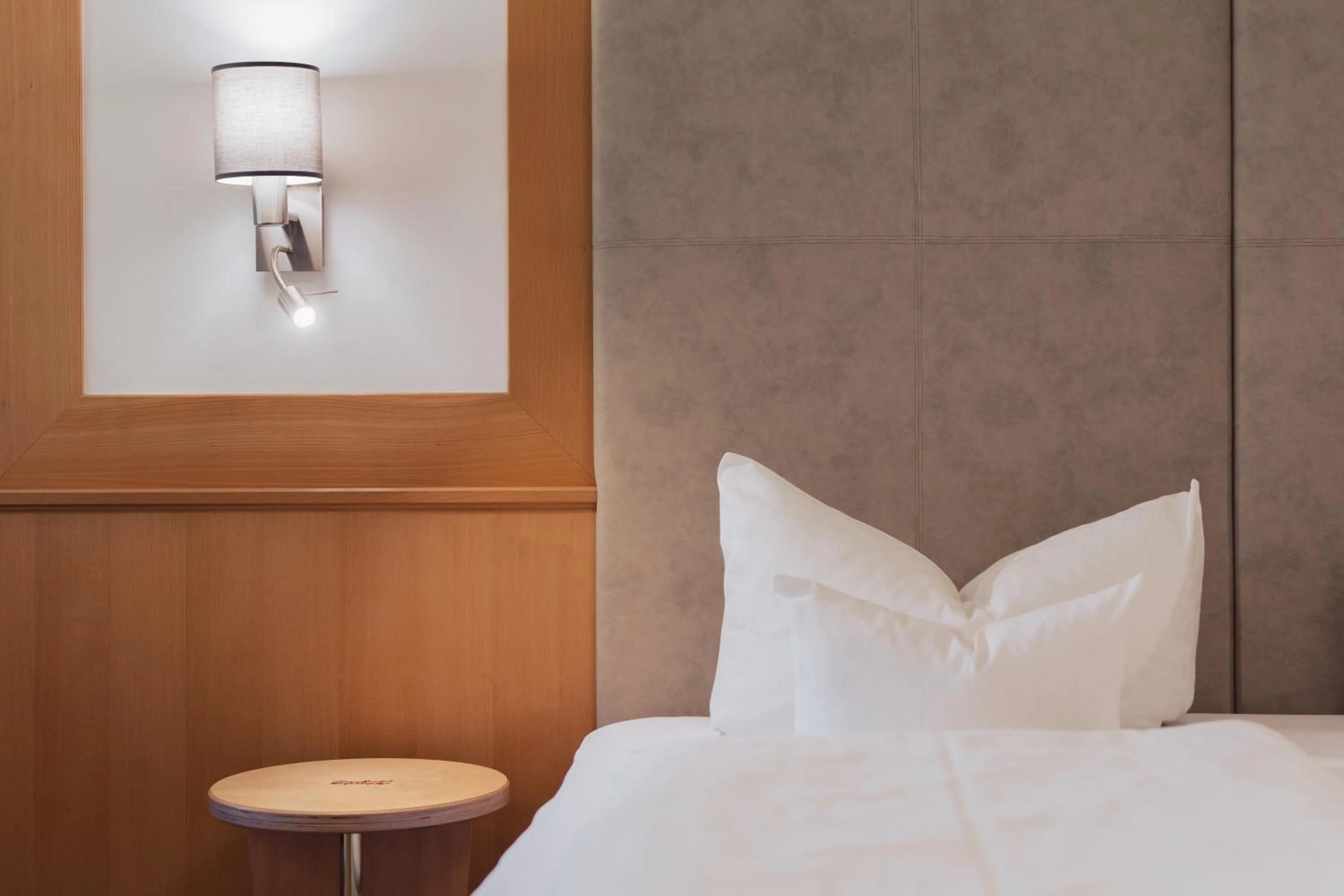 Bedroom, Bed in Hotel Weisseespitze