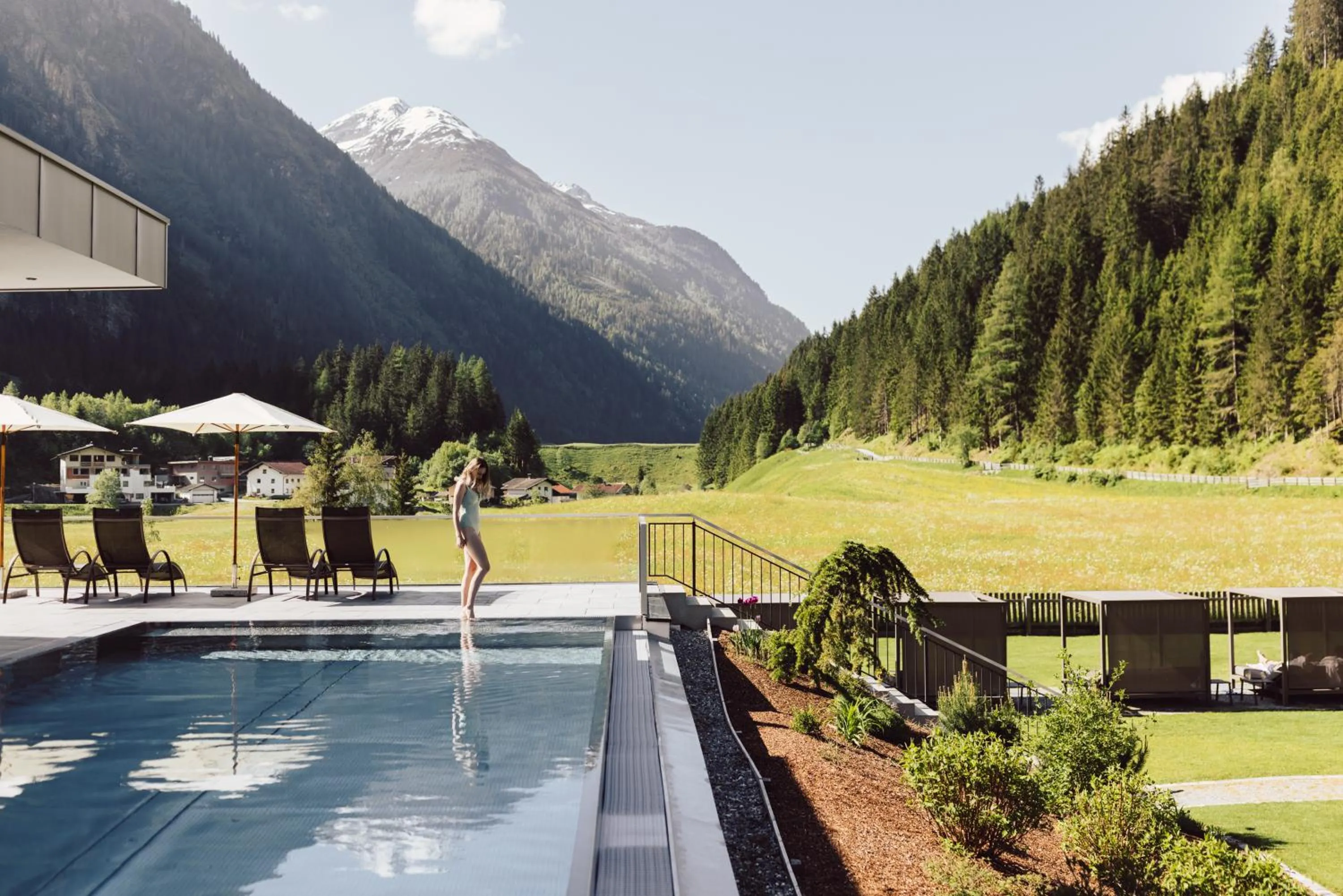 Swimming pool in Hotel Weisseespitze