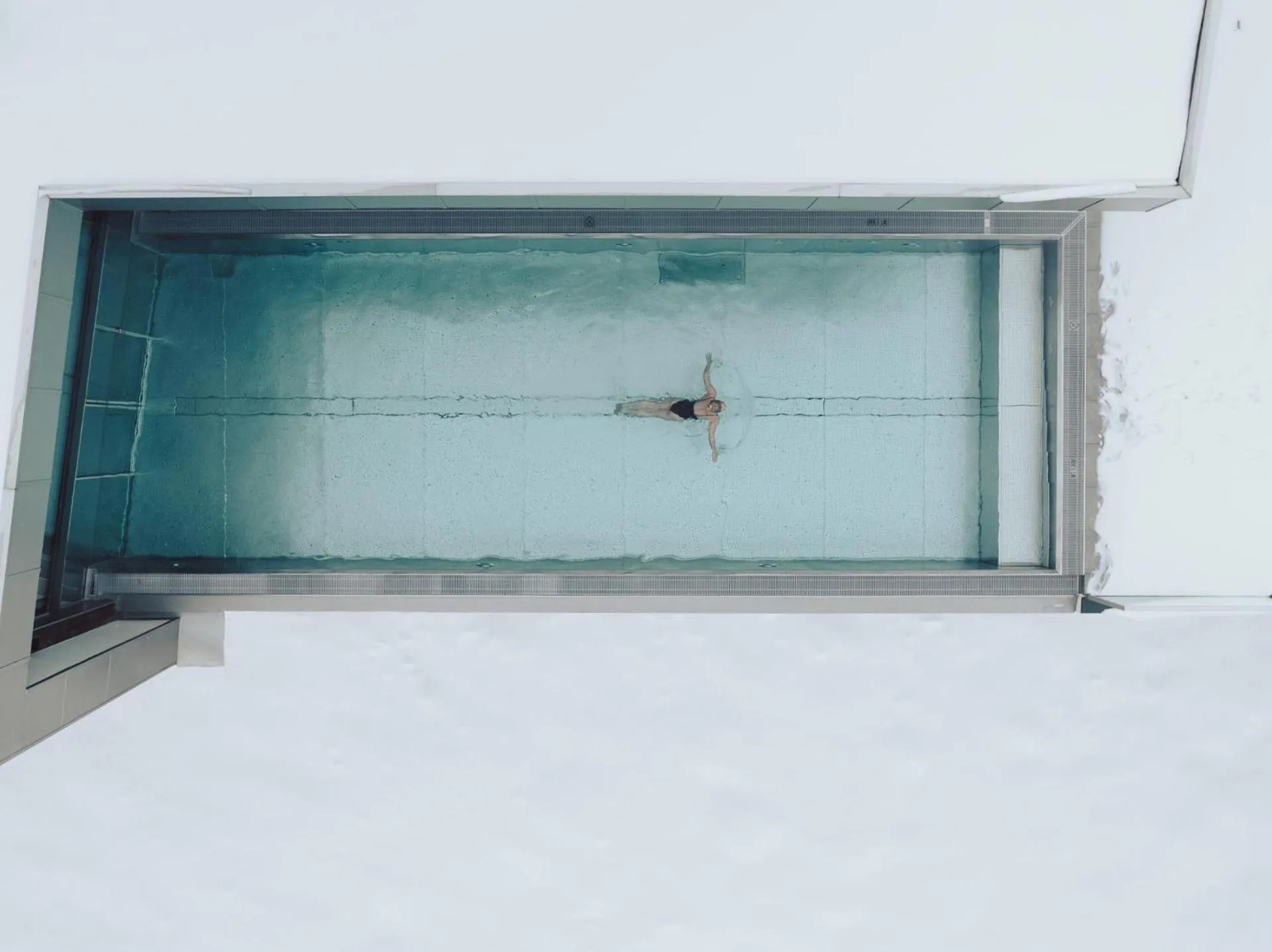 Swimming pool in Hotel Weisseespitze