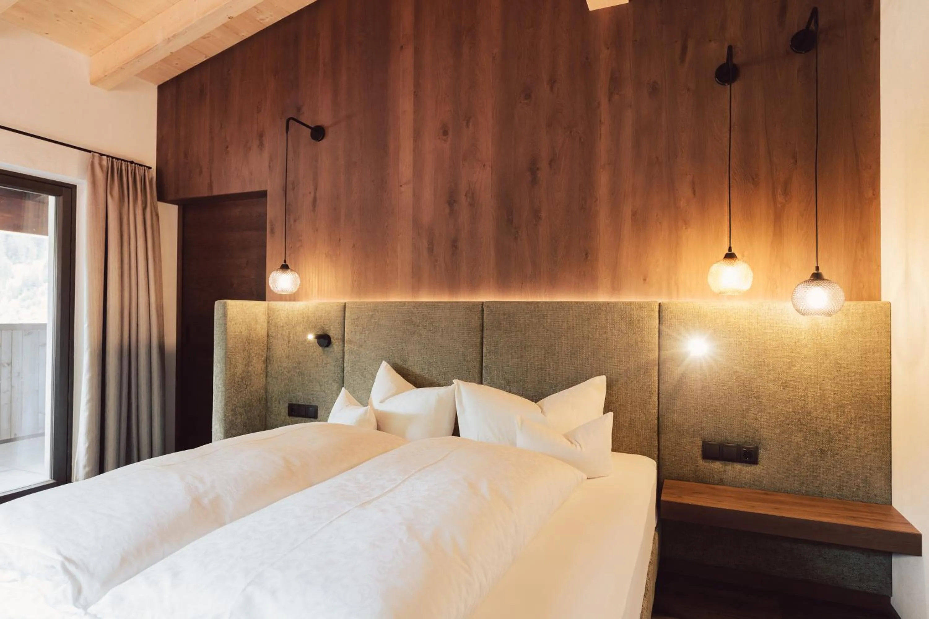 Bedroom, Bed in Hotel Weisseespitze