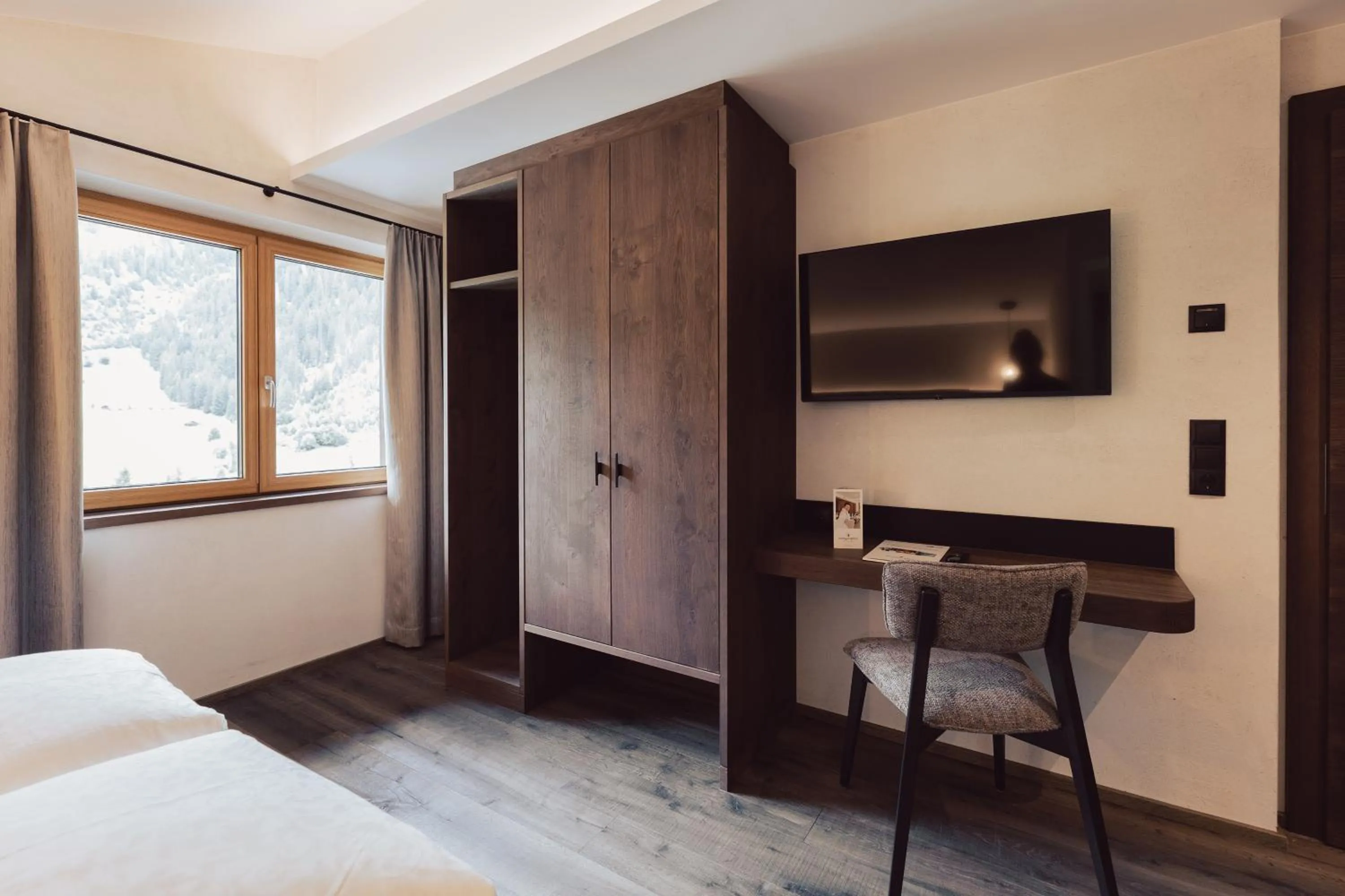 Photo of the whole room, Bed in Hotel Weisseespitze