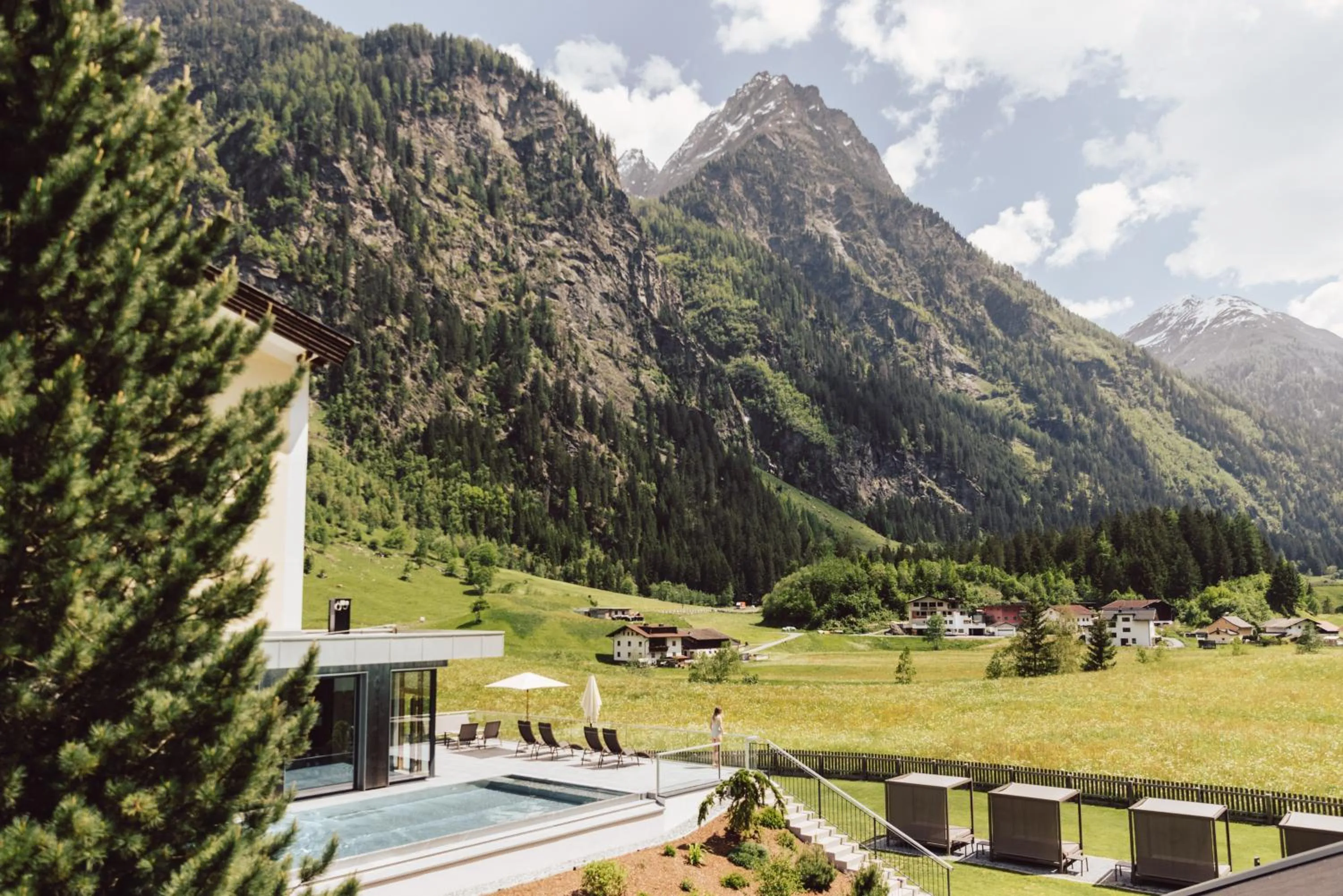 Swimming pool in Hotel Weisseespitze