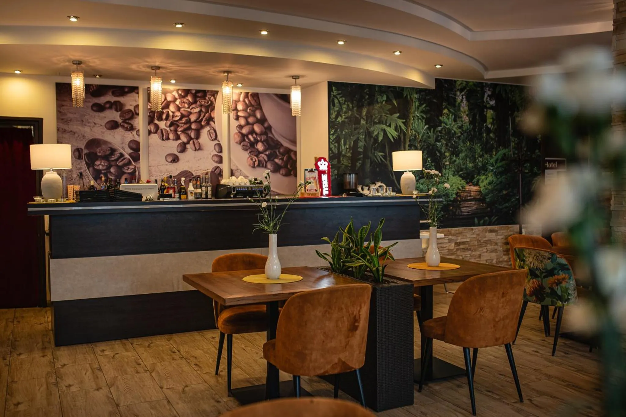 Restaurant/places to eat in Hotel Alta