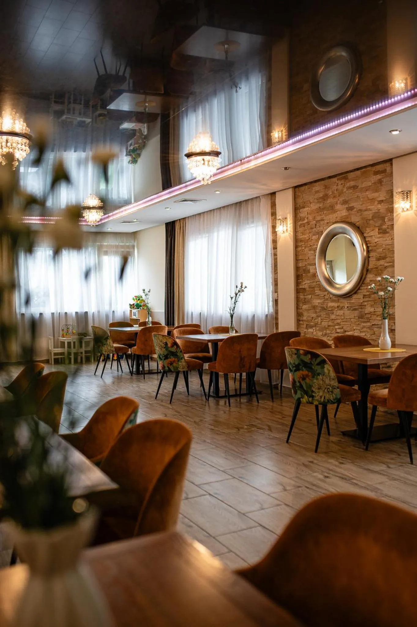 Restaurant/places to eat in Hotel Alta