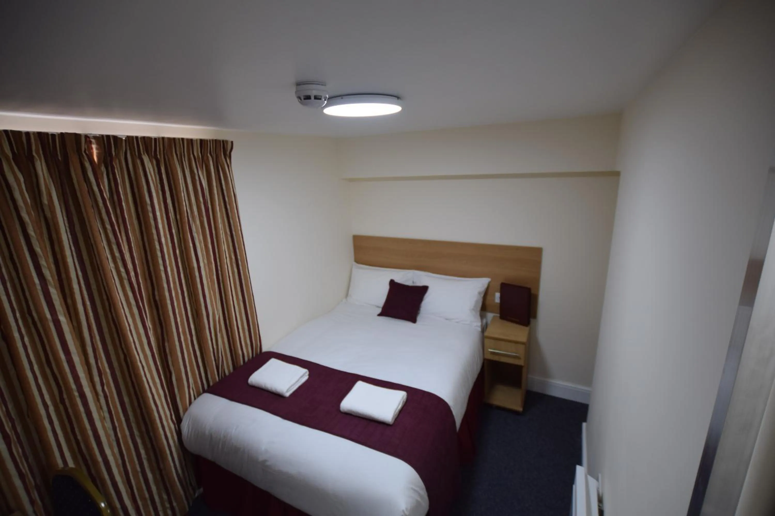Bedroom, Bed in PremierLux Serviced Apartments
