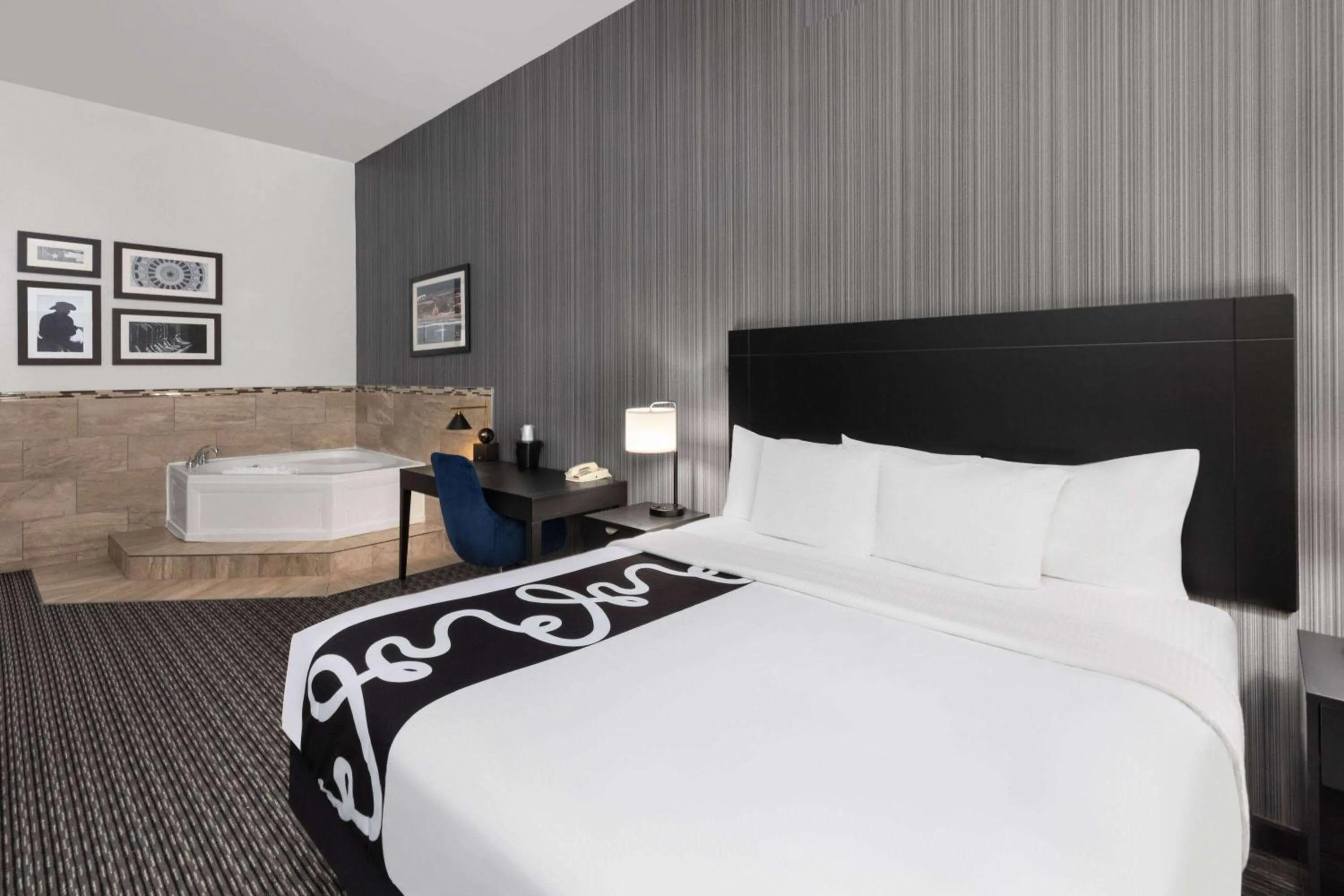 Hot Tub, Bed in La Quinta by Wyndham Austin - Cedar Park