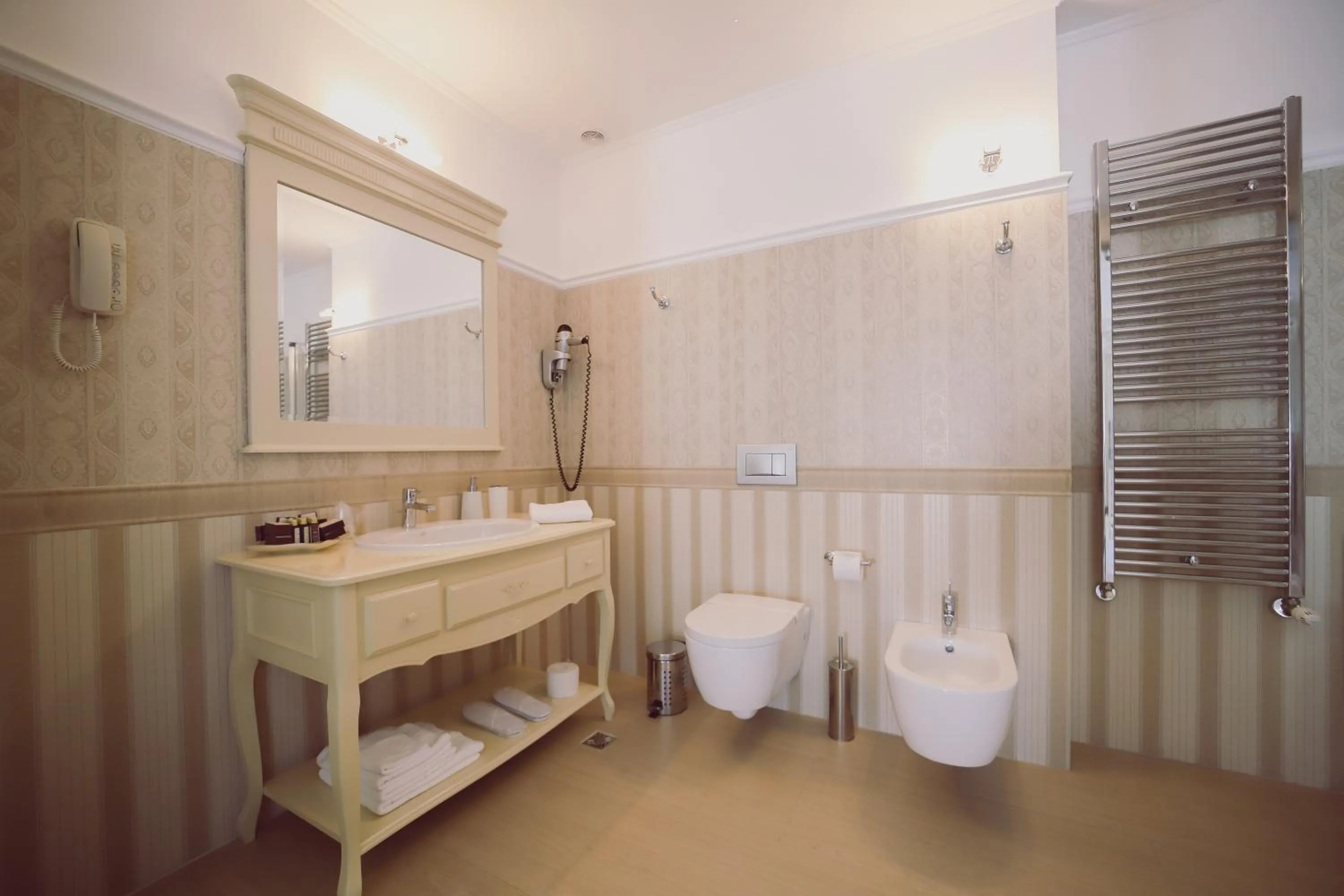 Toilet in Hotel Helen