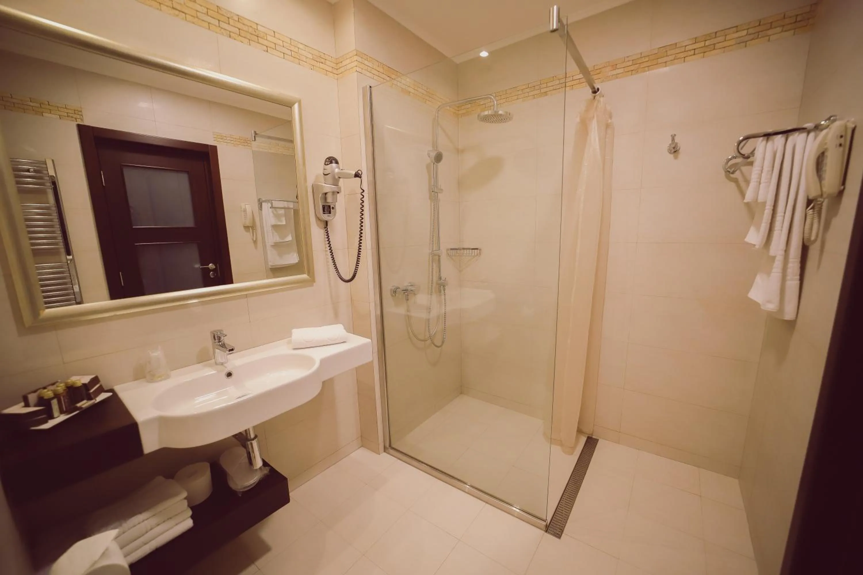 Shower in Hotel Helen