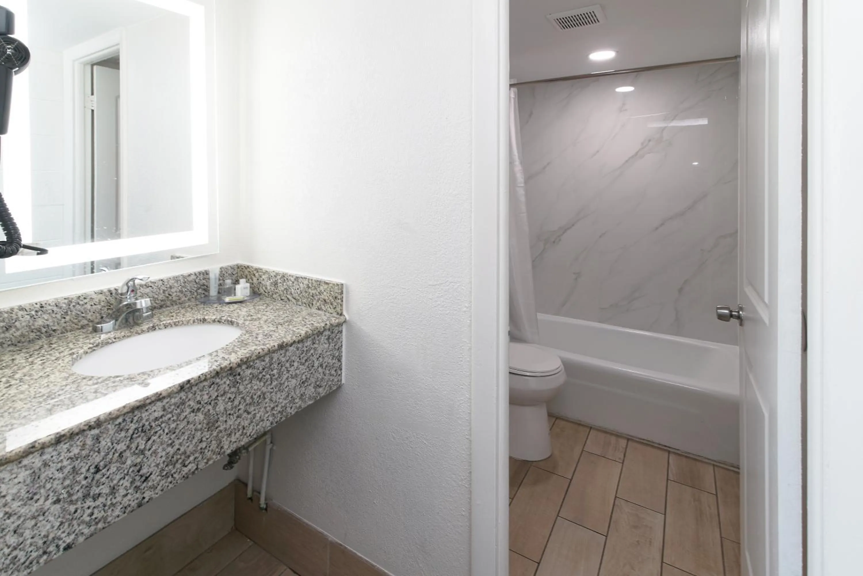 Shower in Howard Johnson by Wyndham Virginia Beach At The Beach