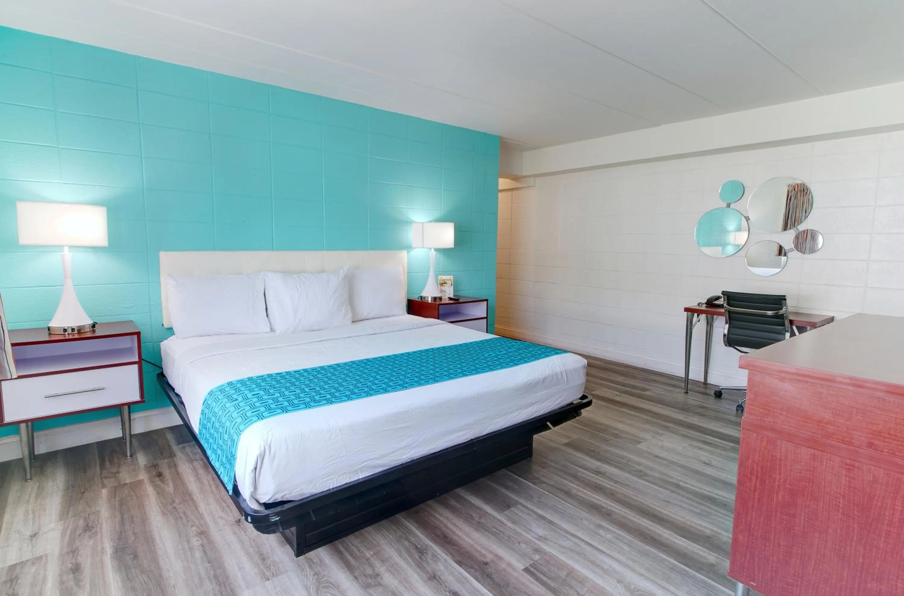 Bed in Howard Johnson by Wyndham Virginia Beach At The Beach