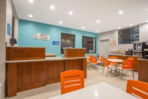 Howard Johnson by Wyndham Virginia Beach At The Beach