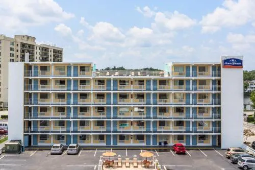 Howard Johnson by Wyndham Virginia Beach At The Beach