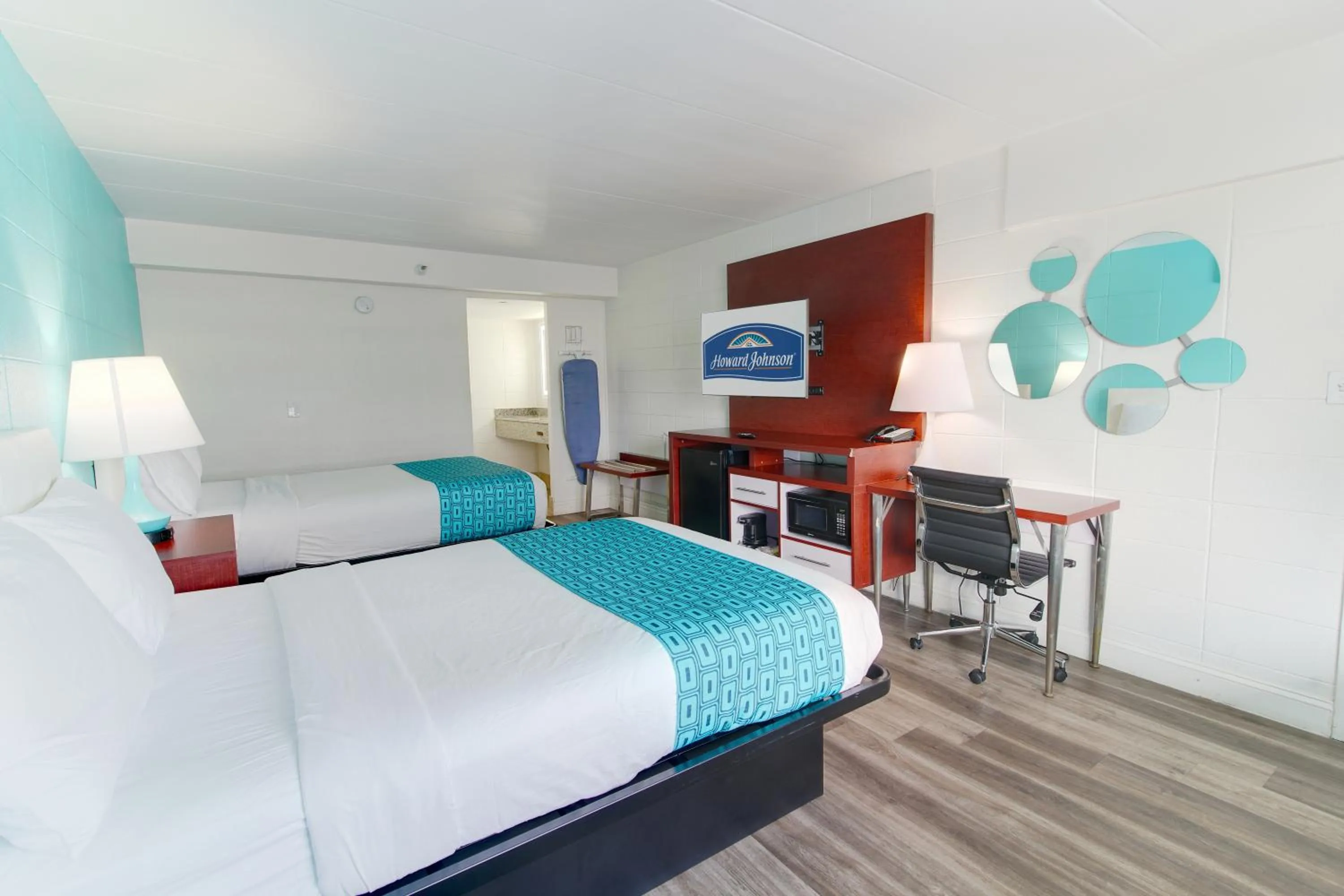 Bed in Howard Johnson by Wyndham Virginia Beach At The Beach