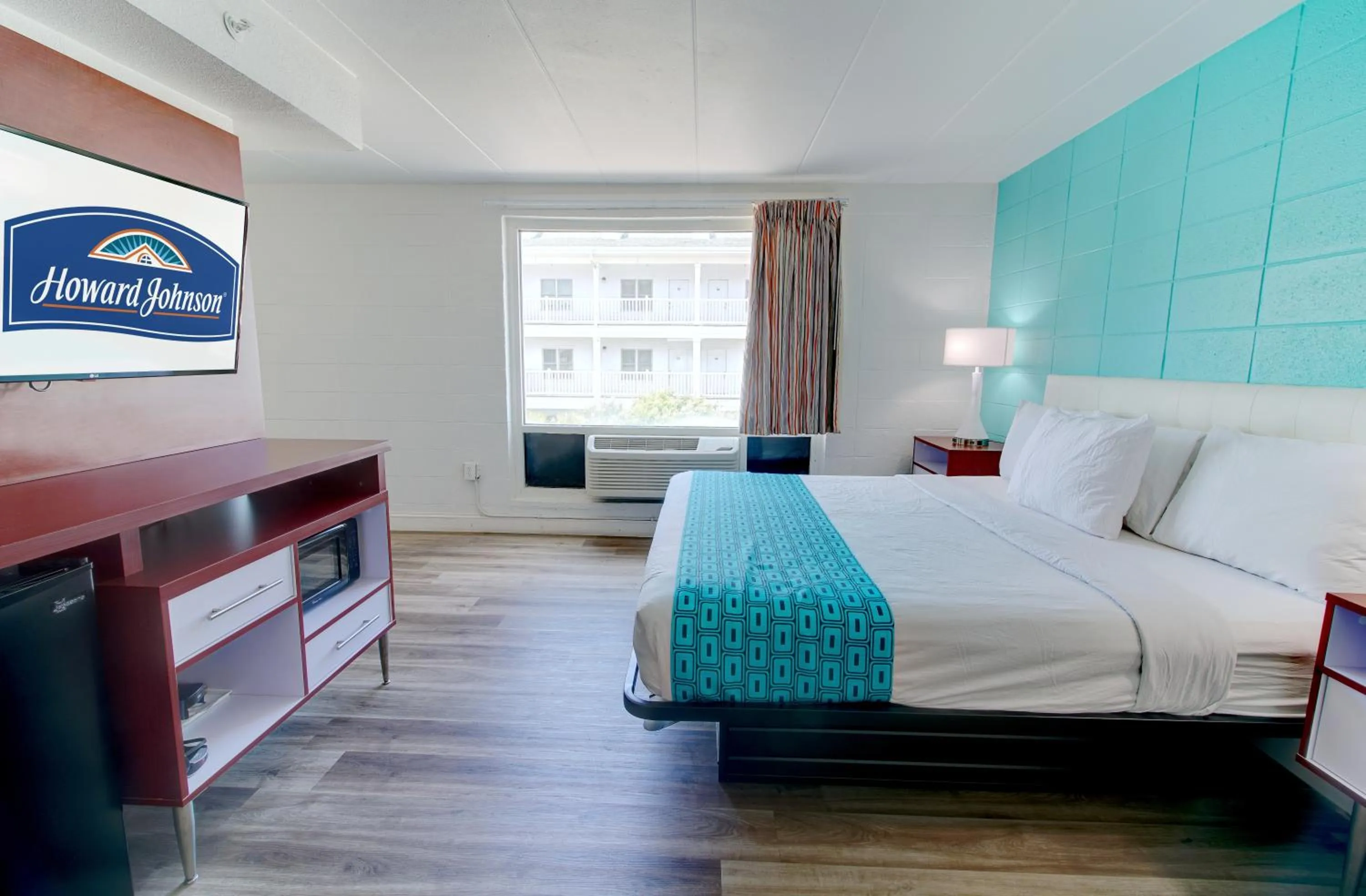 Bed in Howard Johnson by Wyndham Virginia Beach At The Beach