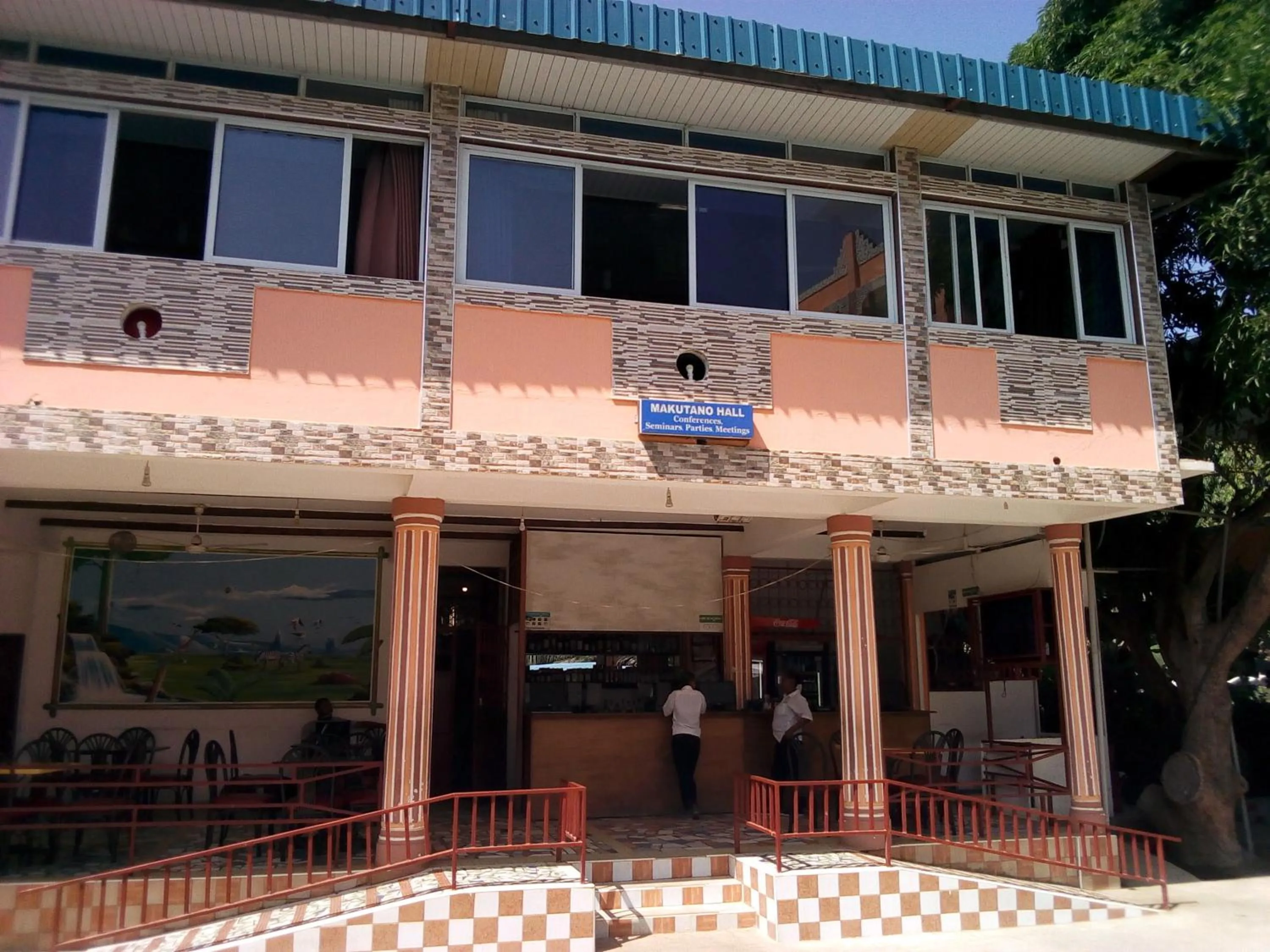 Communal lounge/ TV room in Premier Guest Residence Hotel