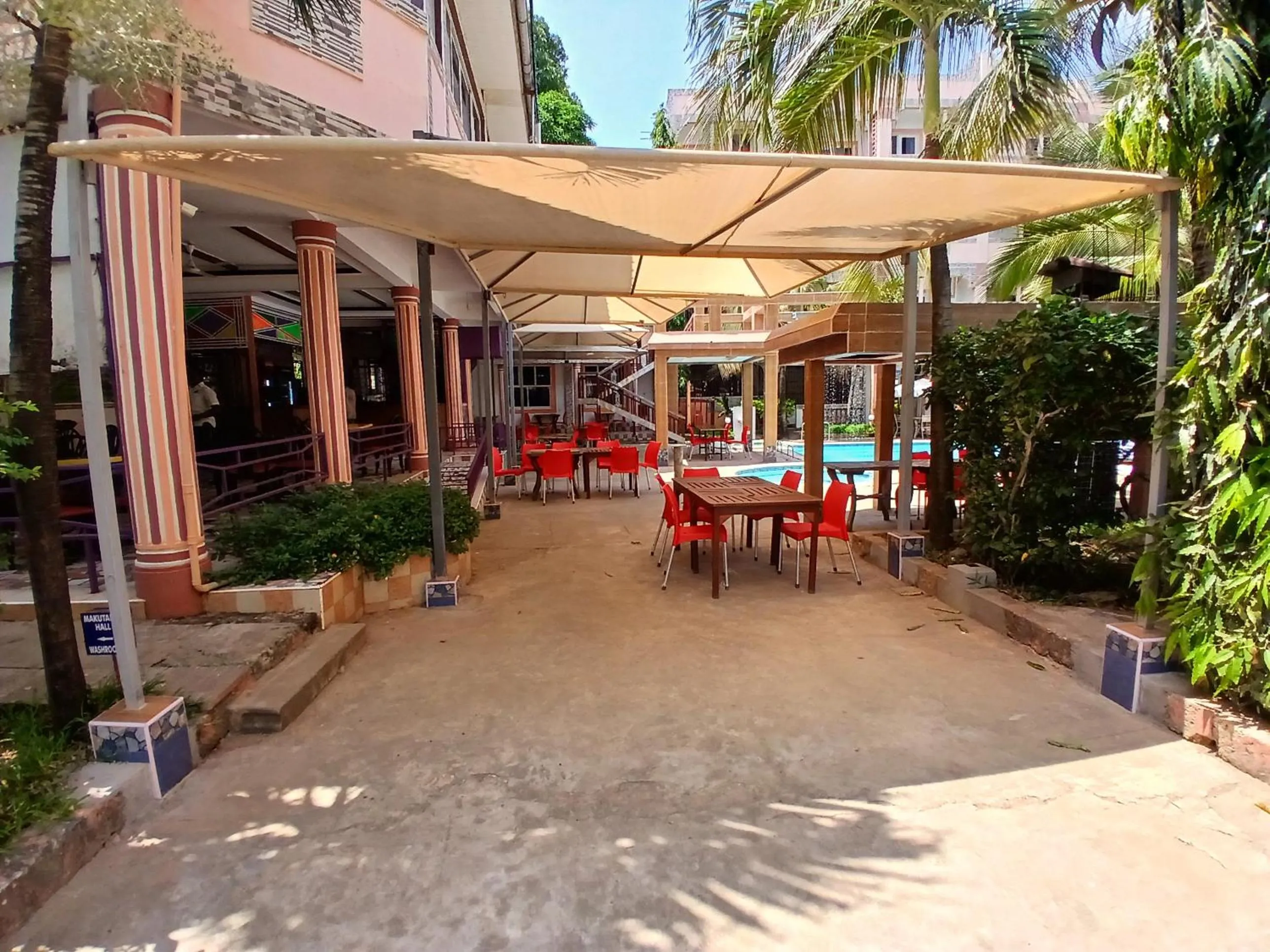 Restaurant/places to eat in Premier Guest Residence Hotel