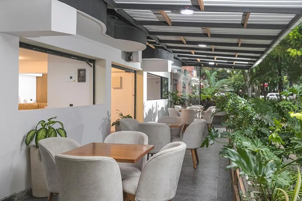 Restaurant/places to eat in Hotel Balcones del Estadio